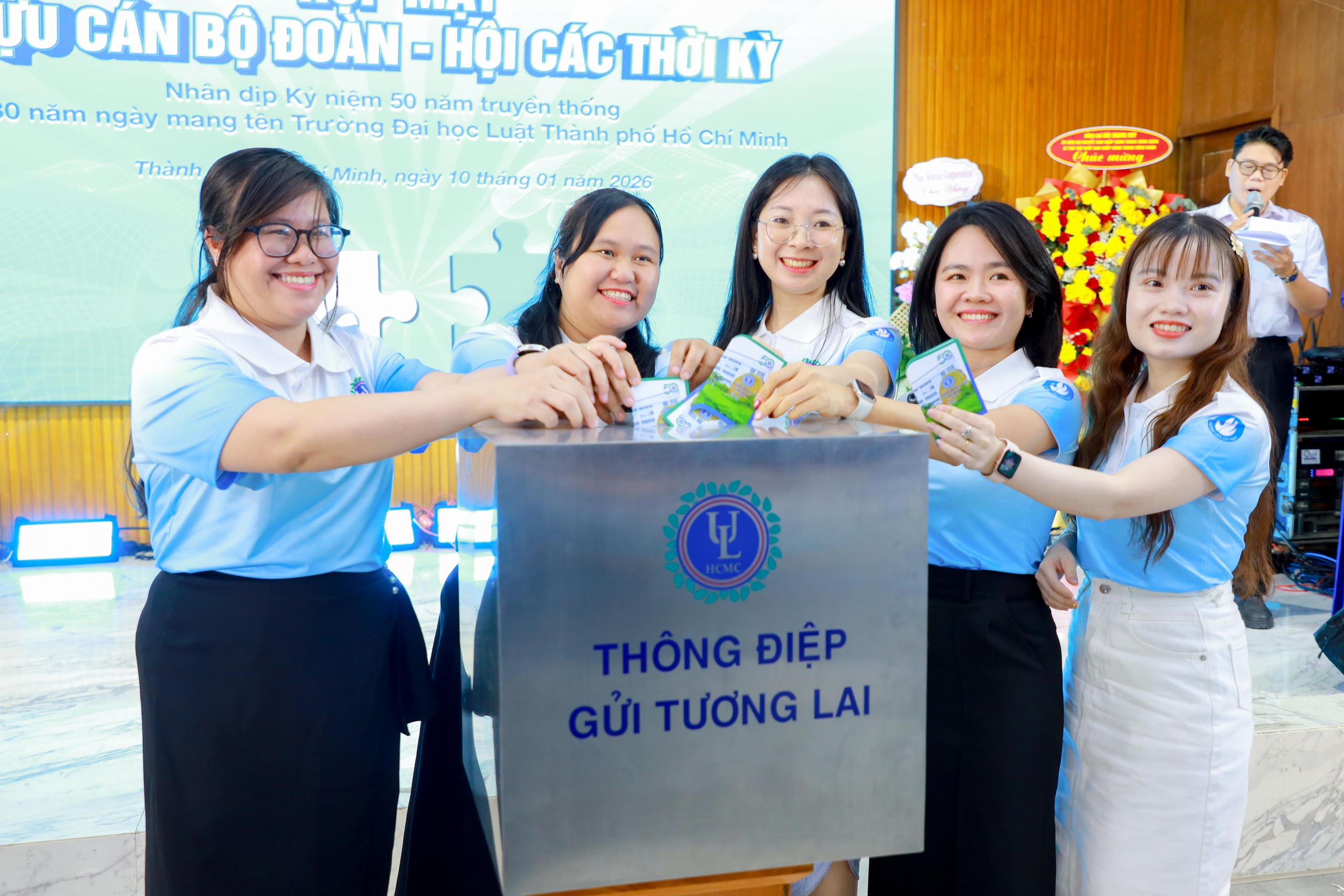 Hơn 200 cựu cán bộ Đoàn - Hội trở về "nhà chung" nhân dịp đặc biệt - Ảnh 2.