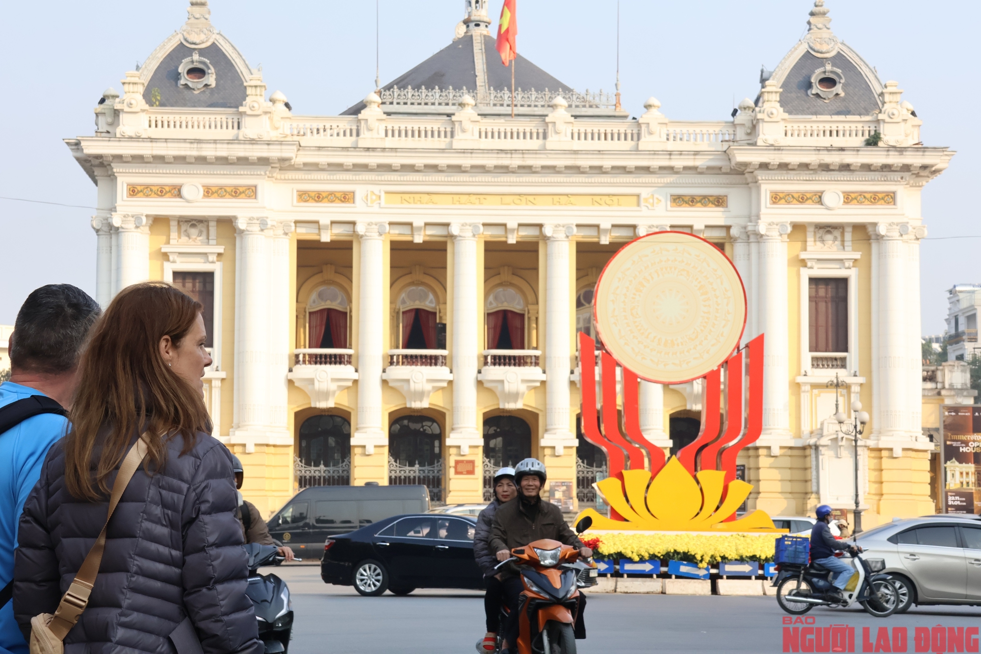 VIDEO: H&agrave; Nội rực rỡ cờ, hoa ch&agrave;o mừng Đại hội XIV của Đảng - Ảnh 19.