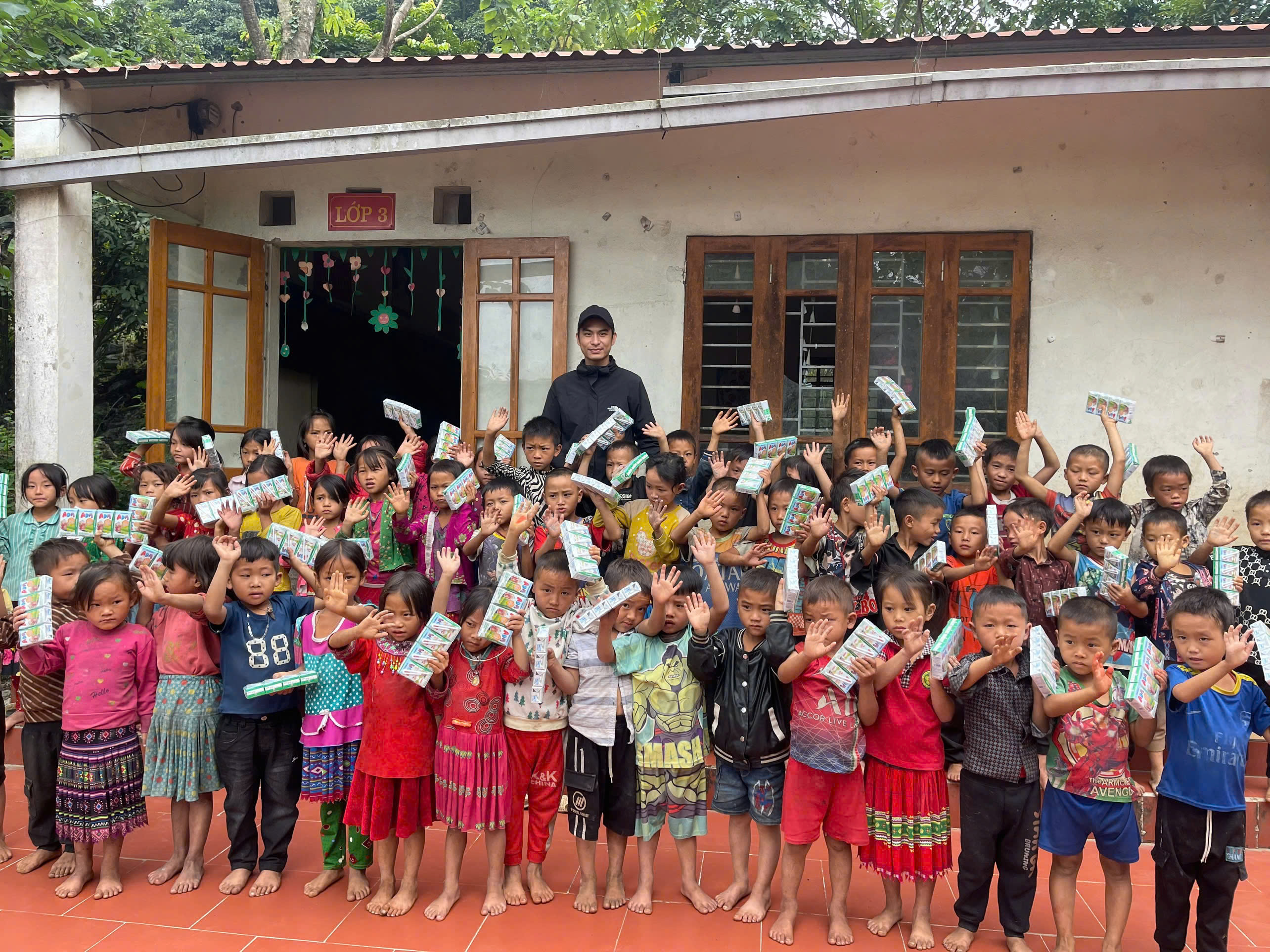 Cuộc thi viết “LÒNG TỐT QUANH TA”: Sứ giả của nụ cười - Ảnh 1.