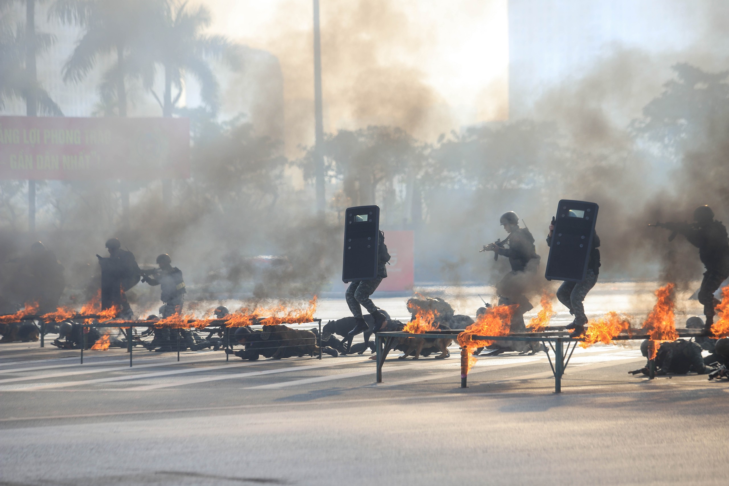 Cảnh s&aacute;t bảo vệ Đại hội XIV của Đảng: Sự kiện ph&ocirc; diễn sức mạnh an ninh - Ảnh 15.