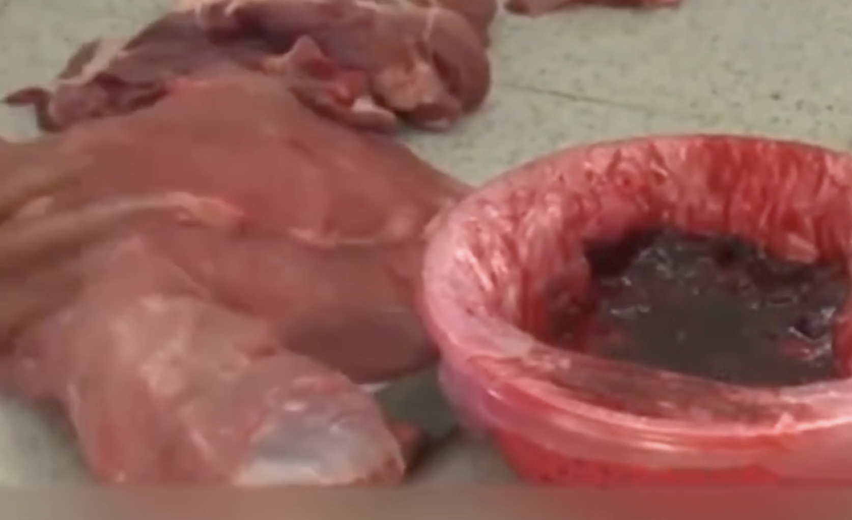 Thịt heo được tẩm hóa chất để giả thịt bò