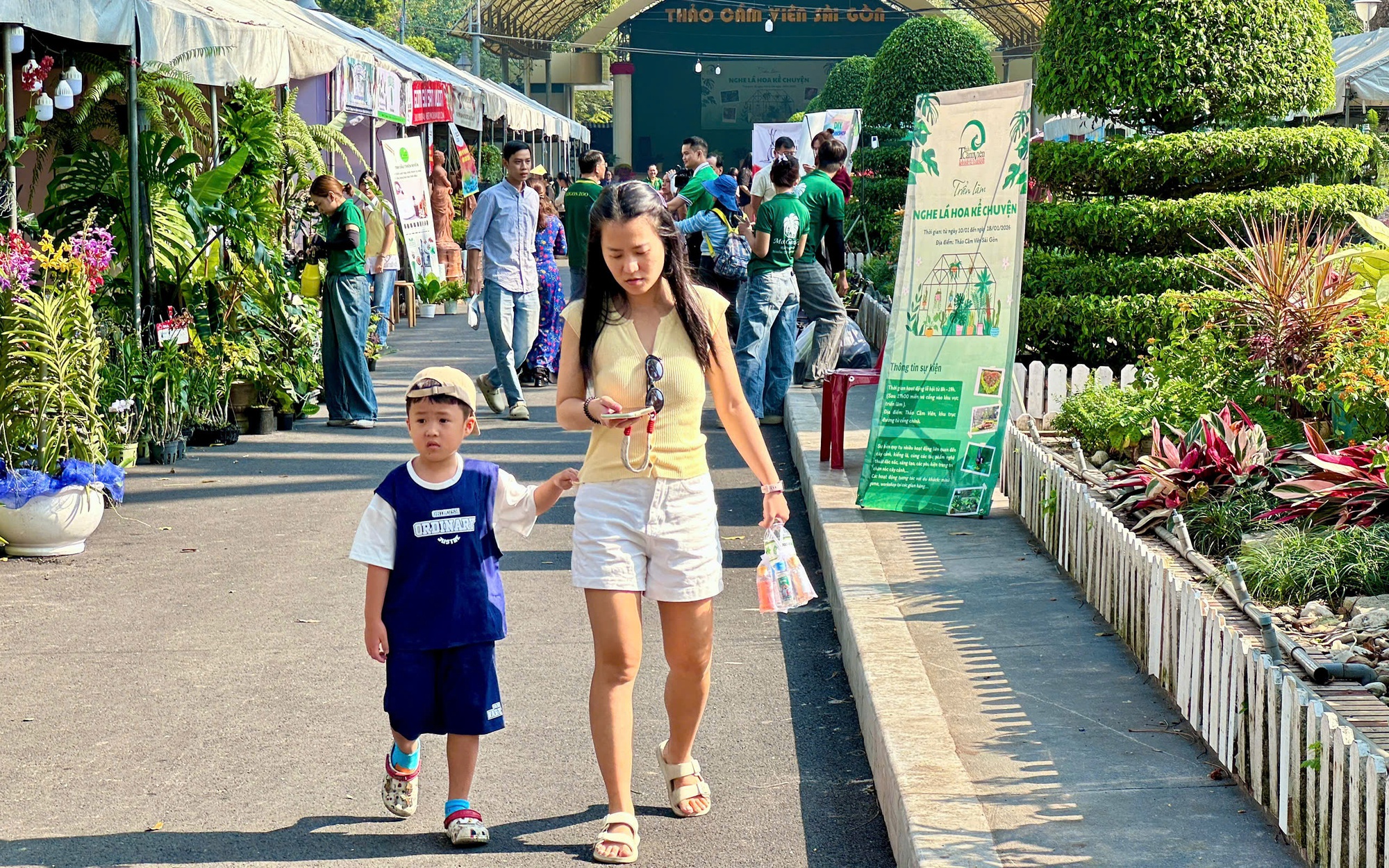 Du xu&acirc;n c&ugrave;ng mu&ocirc;n th&uacute; ở Thảo Cầm Vi&ecirc;n - Ảnh 2.