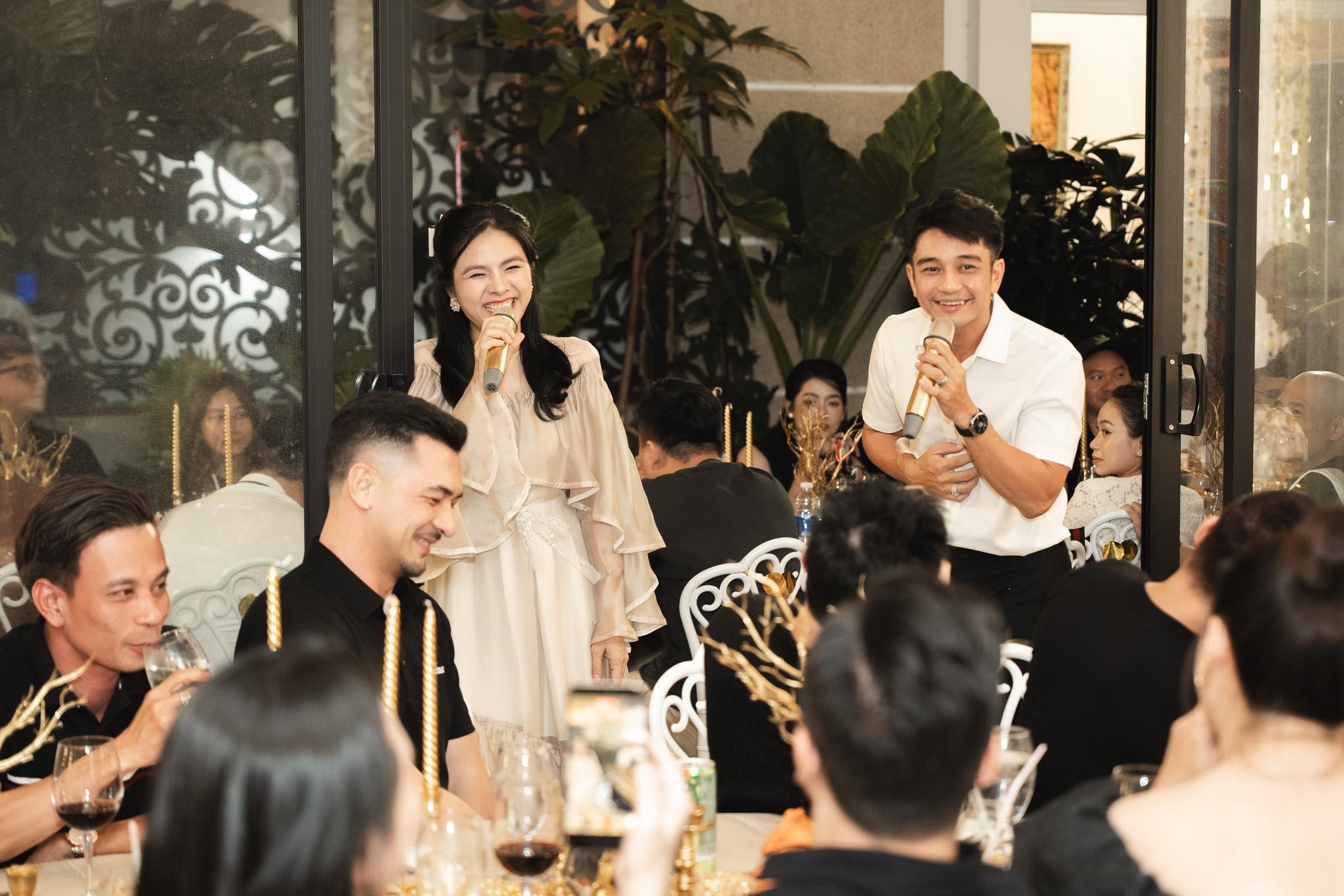 Vân Trang hạnh phúc bên chồng con trong "đám cưới đồng" - Ảnh 5.