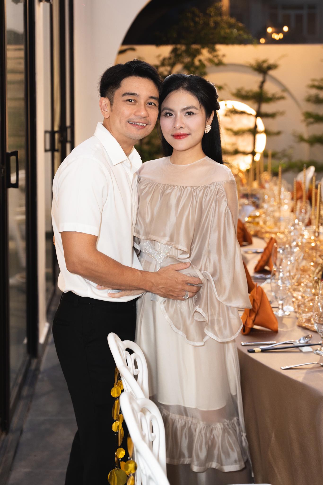 Vân Trang hạnh phúc bên chồng con trong "đám cưới đồng" - Ảnh 1.