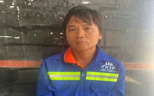 Nam thanh ni&ecirc;n bị ch&eacute;m su&yacute;t chết v&igrave; treo dao tr&ecirc;n xe m&aacute;y ở An Giang - Ảnh 2.