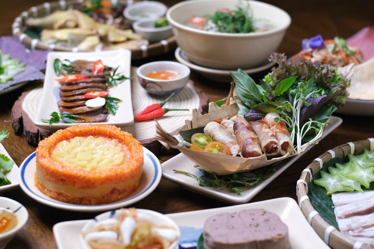 M&acirc;m cỗ miền Bắc tại Hidden Charm