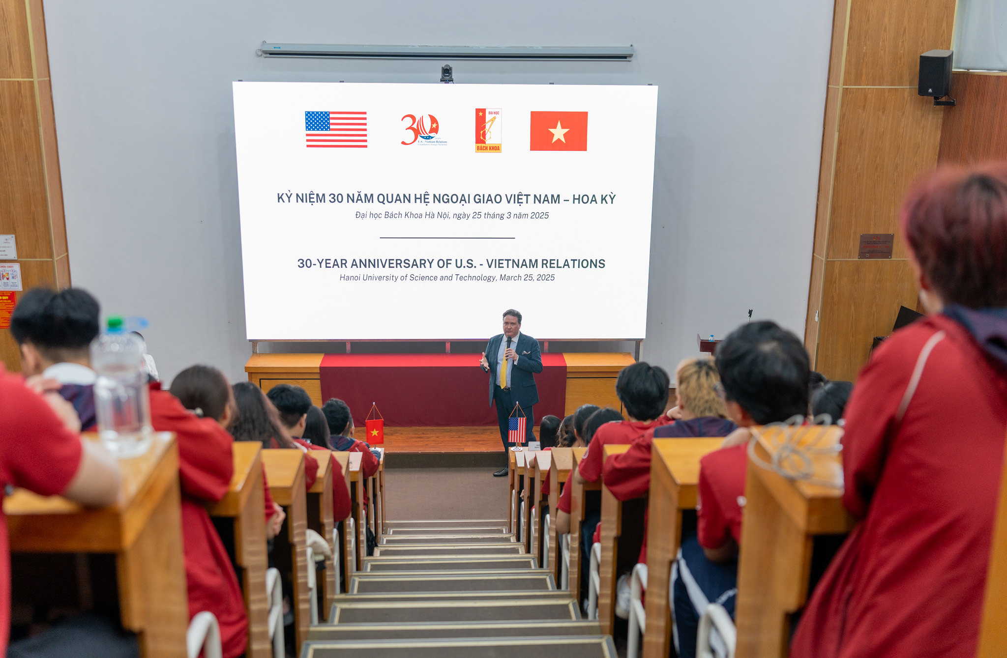 Đại sứ Mỹ Marc Knapper v&agrave; những dấu ấn đặc biệt tại Việt Nam - Ảnh 17.