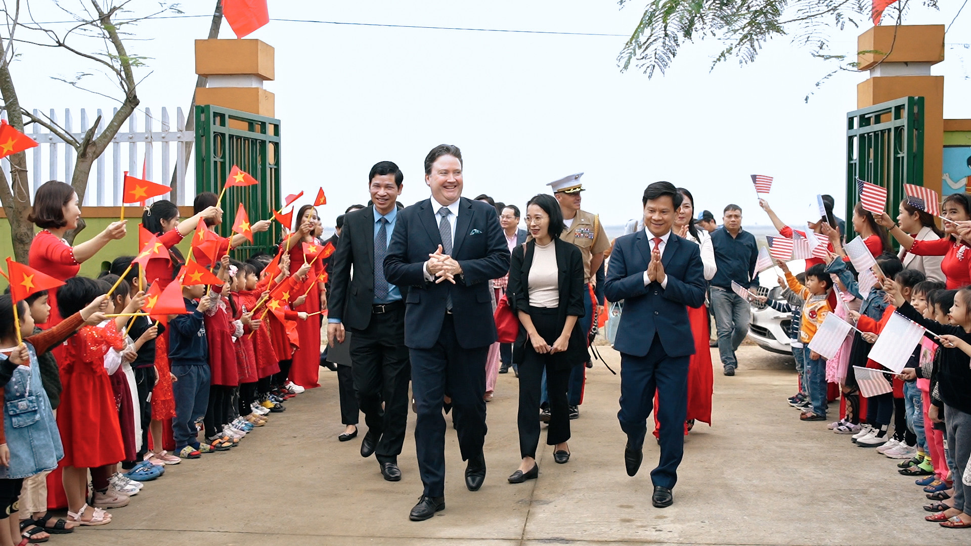 Đại sứ Mỹ Marc Knapper v&agrave; những dấu ấn đặc biệt tại Việt Nam - Ảnh 19.