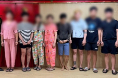 C&ocirc;ng an TPHCM triệt ph&aacute; đường d&acirc;y mại d&acirc;m n&uacute;p b&oacute;ng cơ sở massage - Ảnh 1.