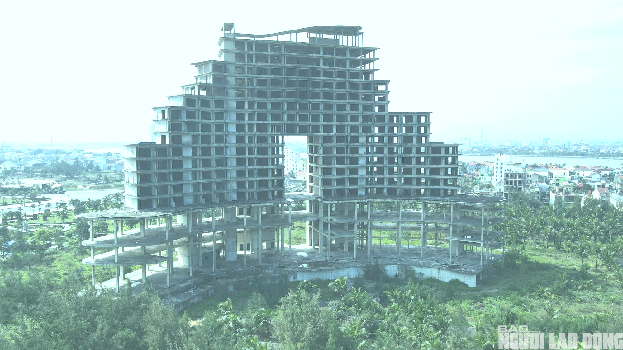 Hai kh&aacute;ch sạn bỏ hoang tại Đồng Hới g&acirc;y lo ngại về đầu tư Du lịch - Ảnh 2.