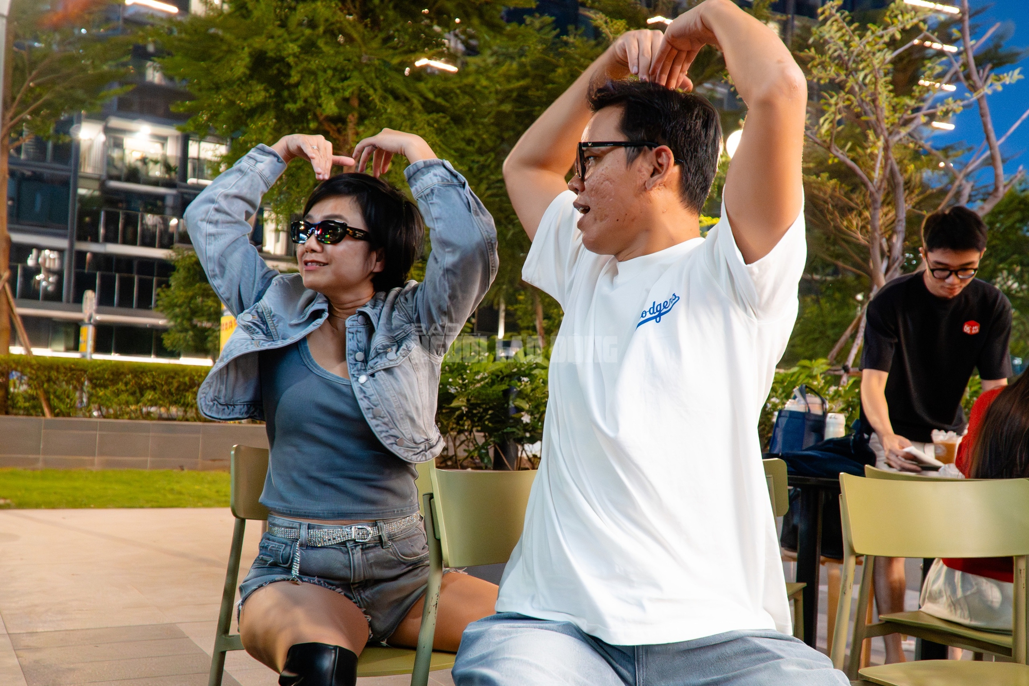 VIDEO: “Cơn sốt” quay phim cùng mô tô phân khối lớn trên cầu Ba Son - Ảnh 16.