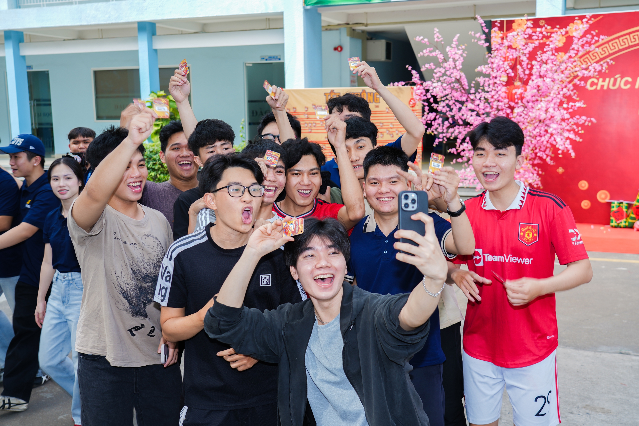 H&agrave;ng loạt hoạt động "10 điểm" gi&uacute;p học sinh, sinh vi&ecirc;n đ&oacute;n Tết &yacute; nghĩa - Ảnh 8.