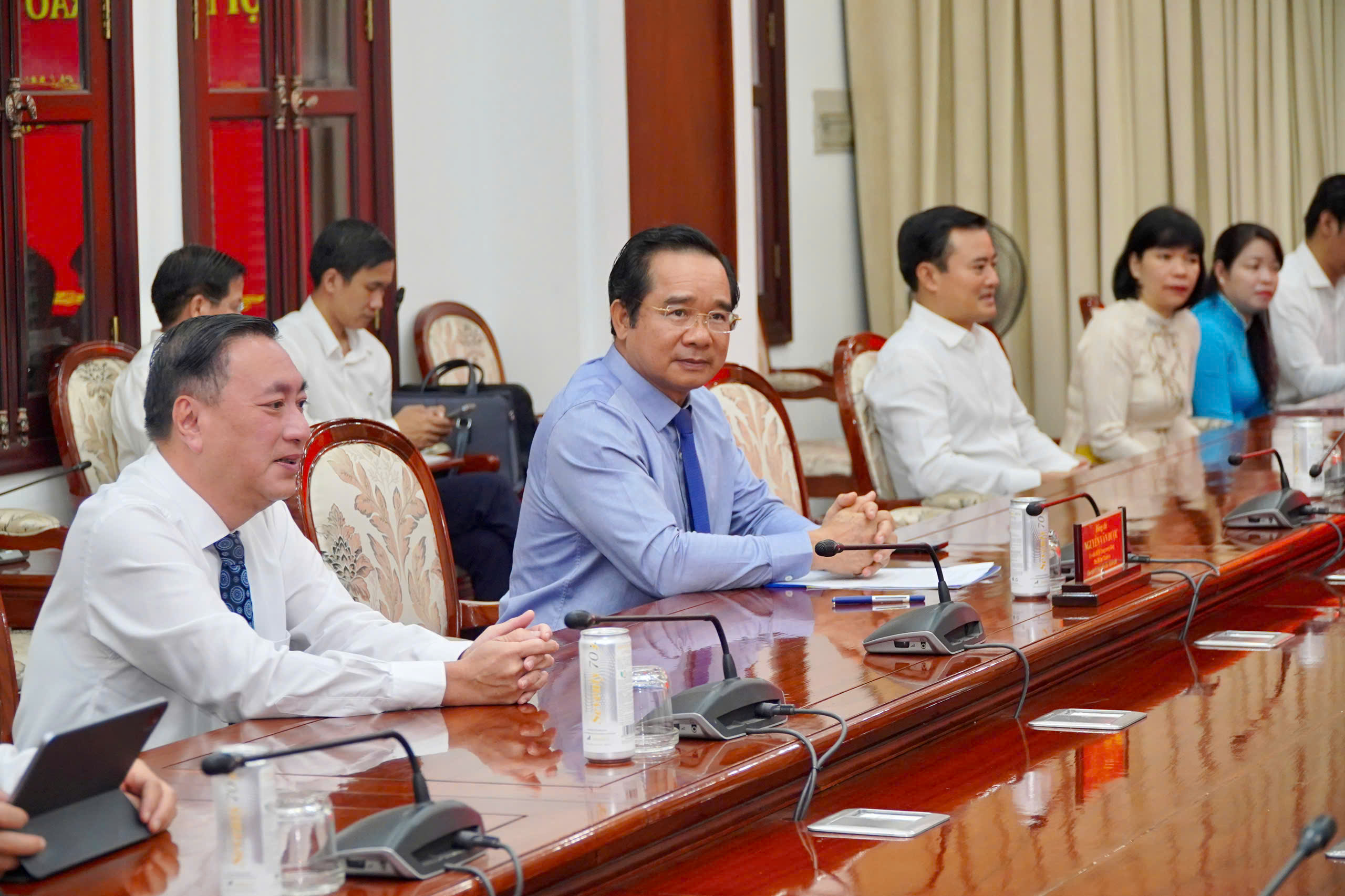 TPHCM: Hai Th&agrave;nh ủy vi&ecirc;n đổi vị tr&iacute; c&ocirc;ng t&aacute;c cho nhau  - Ảnh 1.