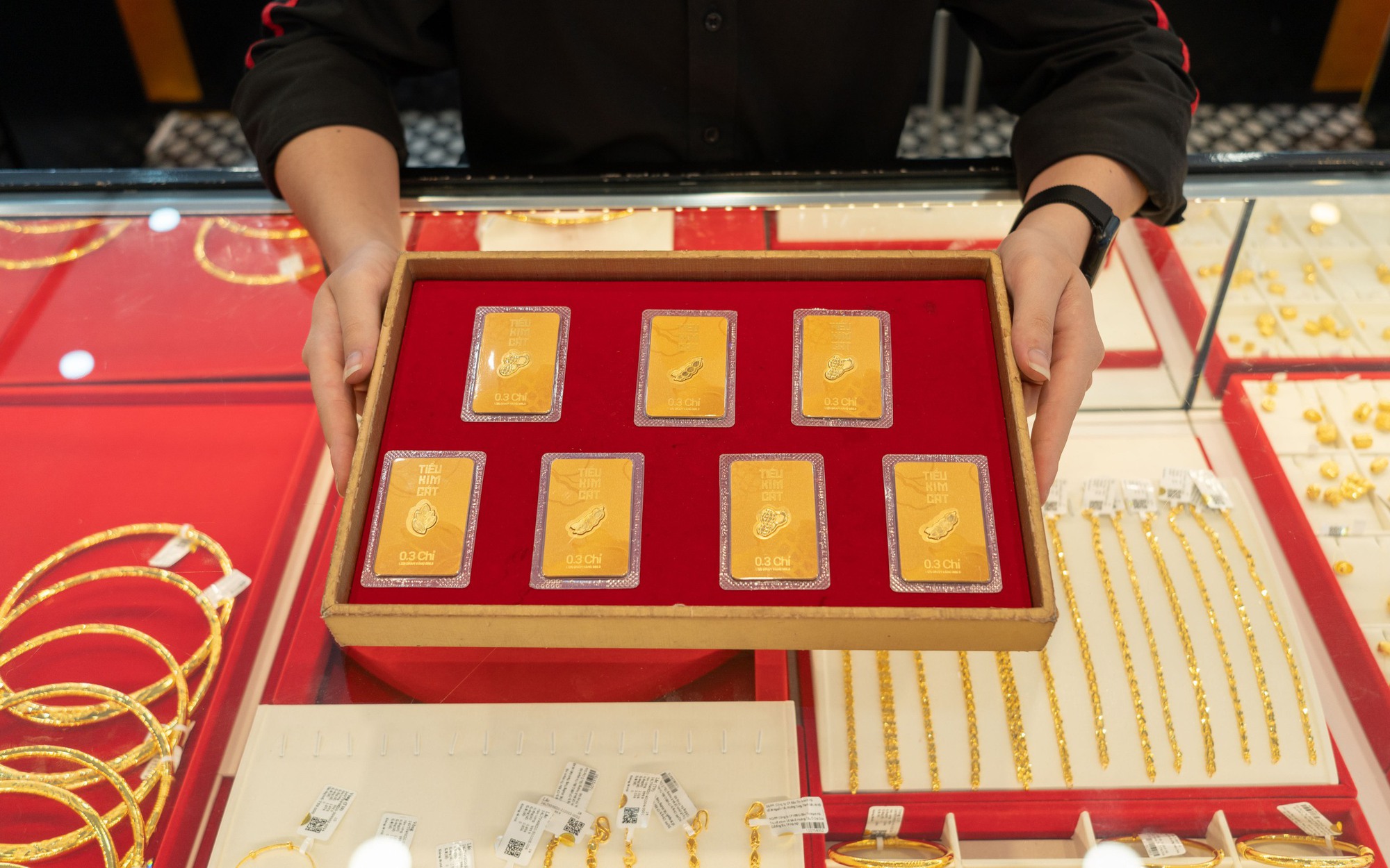 Giá bạc hôm nay 12-1: Không chỉ vàng, bạc cũng gây bất ngờ - Ảnh 1.