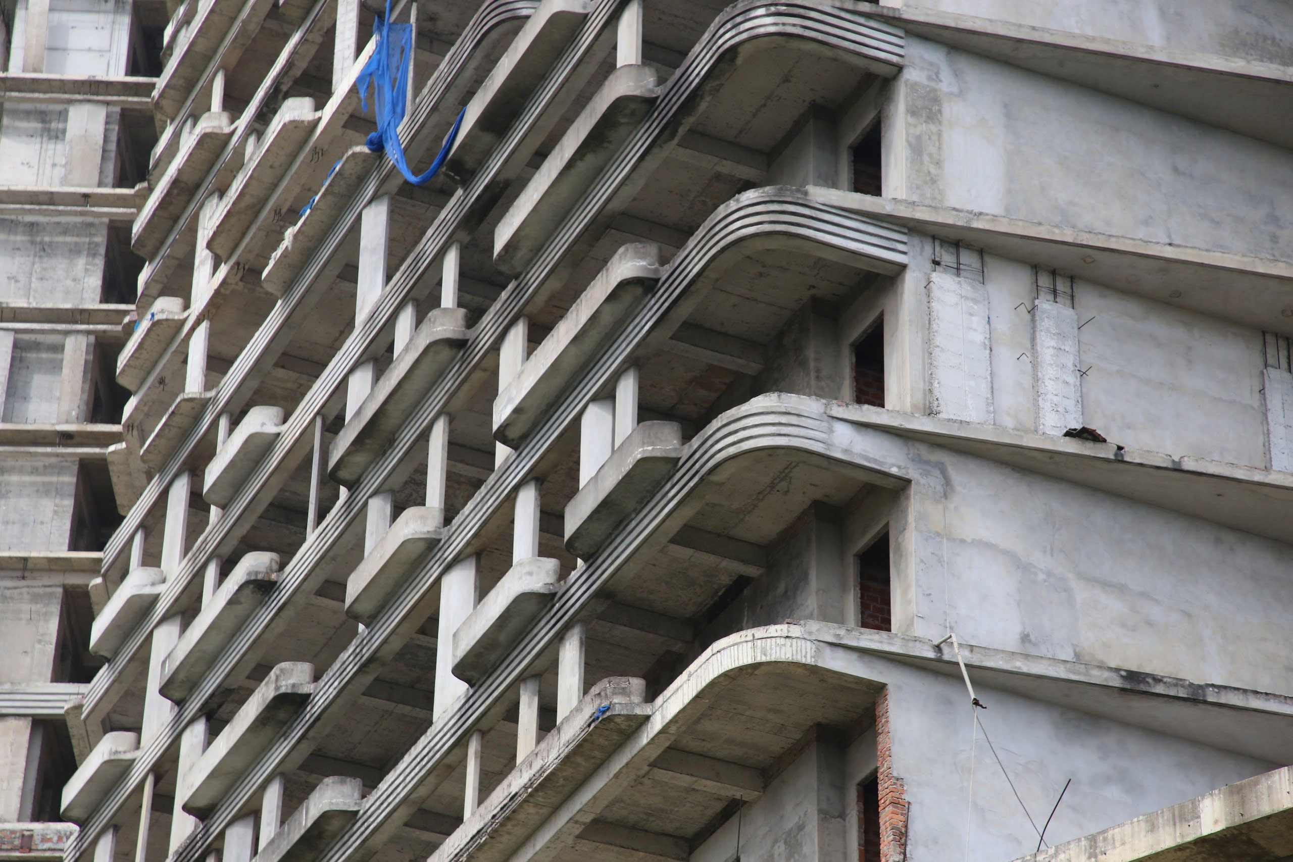 Giao đất v&agrave;ng ven biển Đồng Hới, tỉnh nhận lại 2 khối b&ecirc; t&ocirc;ng hoang phế sừng sững? - Ảnh 3.