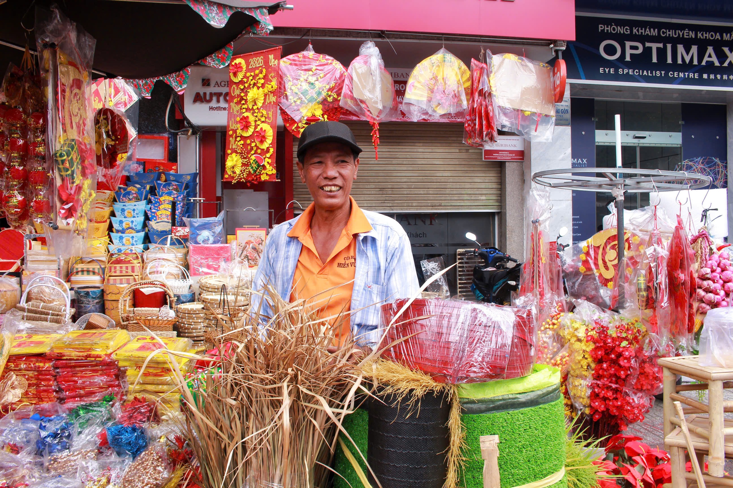 Du khách quốc tế thích thú trải nghiệm không khí Tết ở TP HCM  - Ảnh 5.