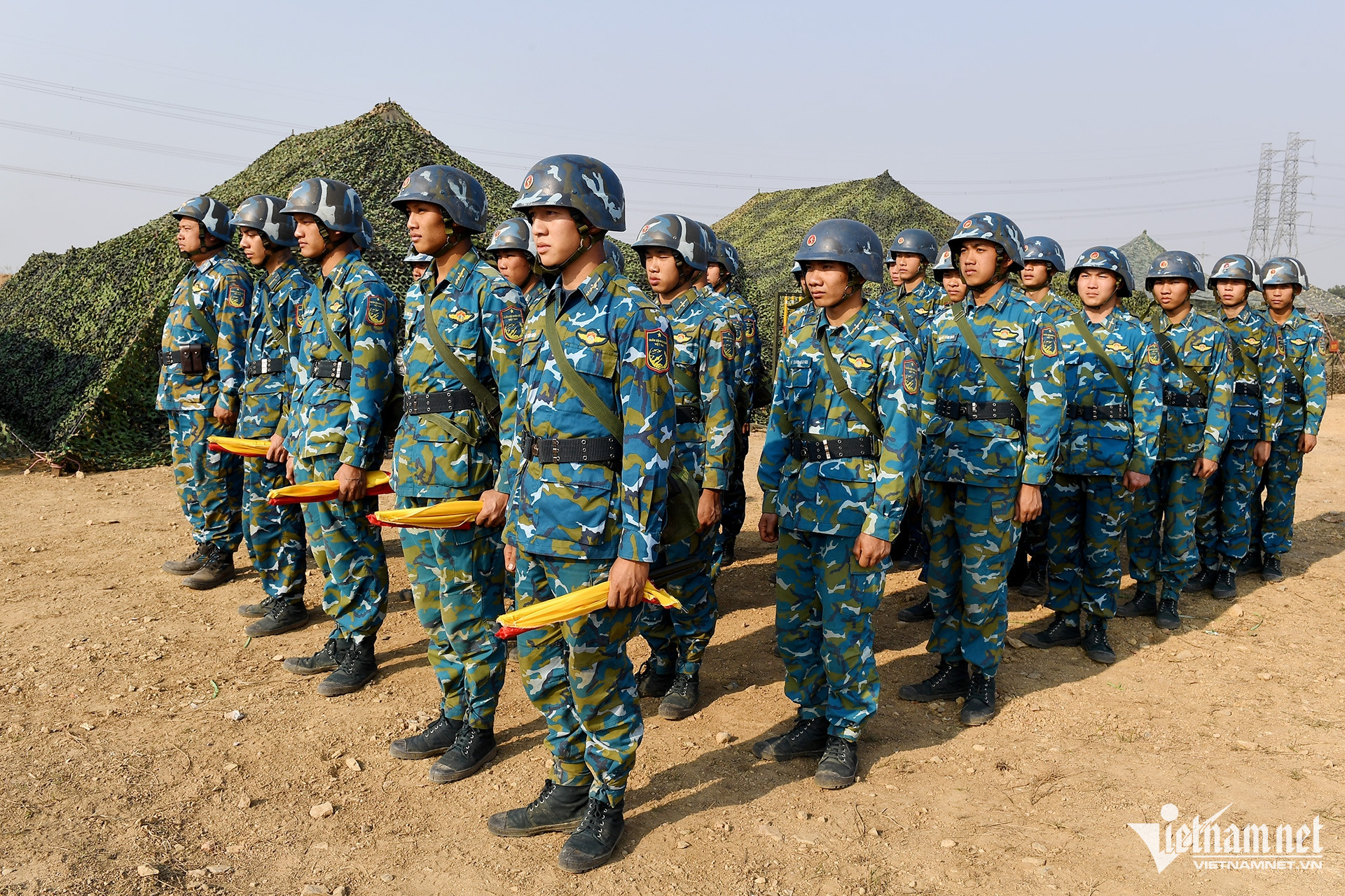 Ph&aacute;o ph&ograve;ng kh&ocirc;ng sẵn s&agrave;ng chiến đấu bảo vệ đại hội đảng lần thứ 14 - Ảnh 1.