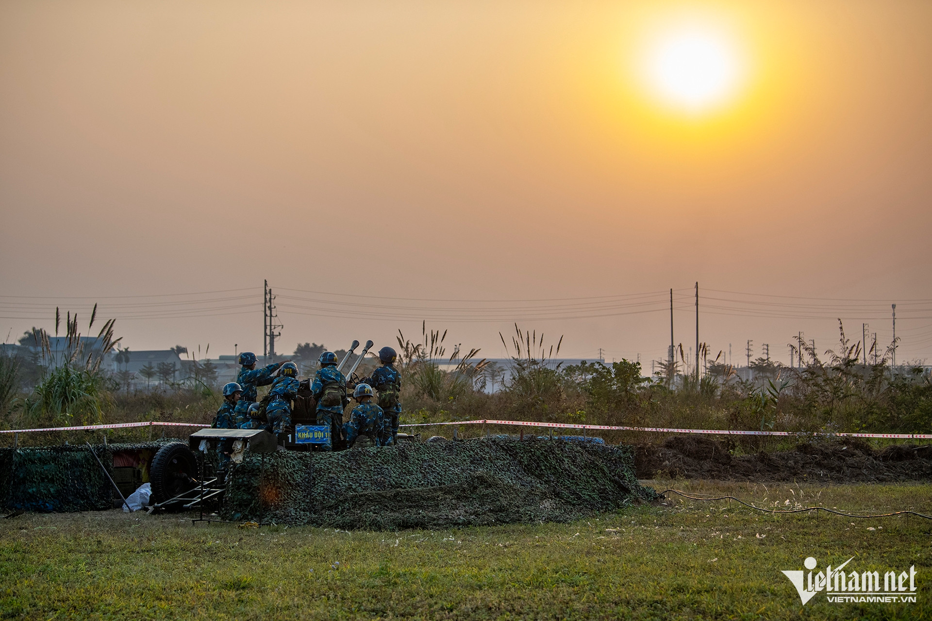 Ph&aacute;o ph&ograve;ng kh&ocirc;ng sẵn s&agrave;ng chiến đấu bảo vệ đại hội đảng lần thứ 14 - Ảnh 9.