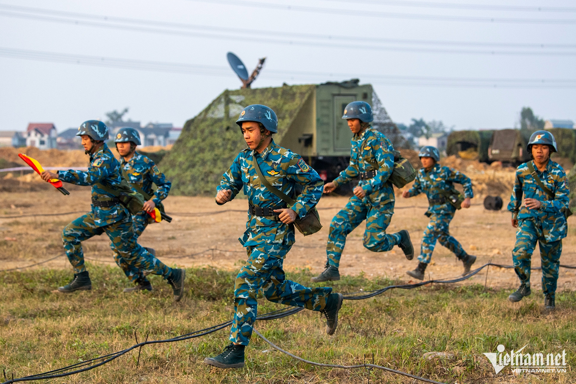 Ph&aacute;o ph&ograve;ng kh&ocirc;ng sẵn s&agrave;ng chiến đấu bảo vệ đại hội đảng lần thứ 14 - Ảnh 8.