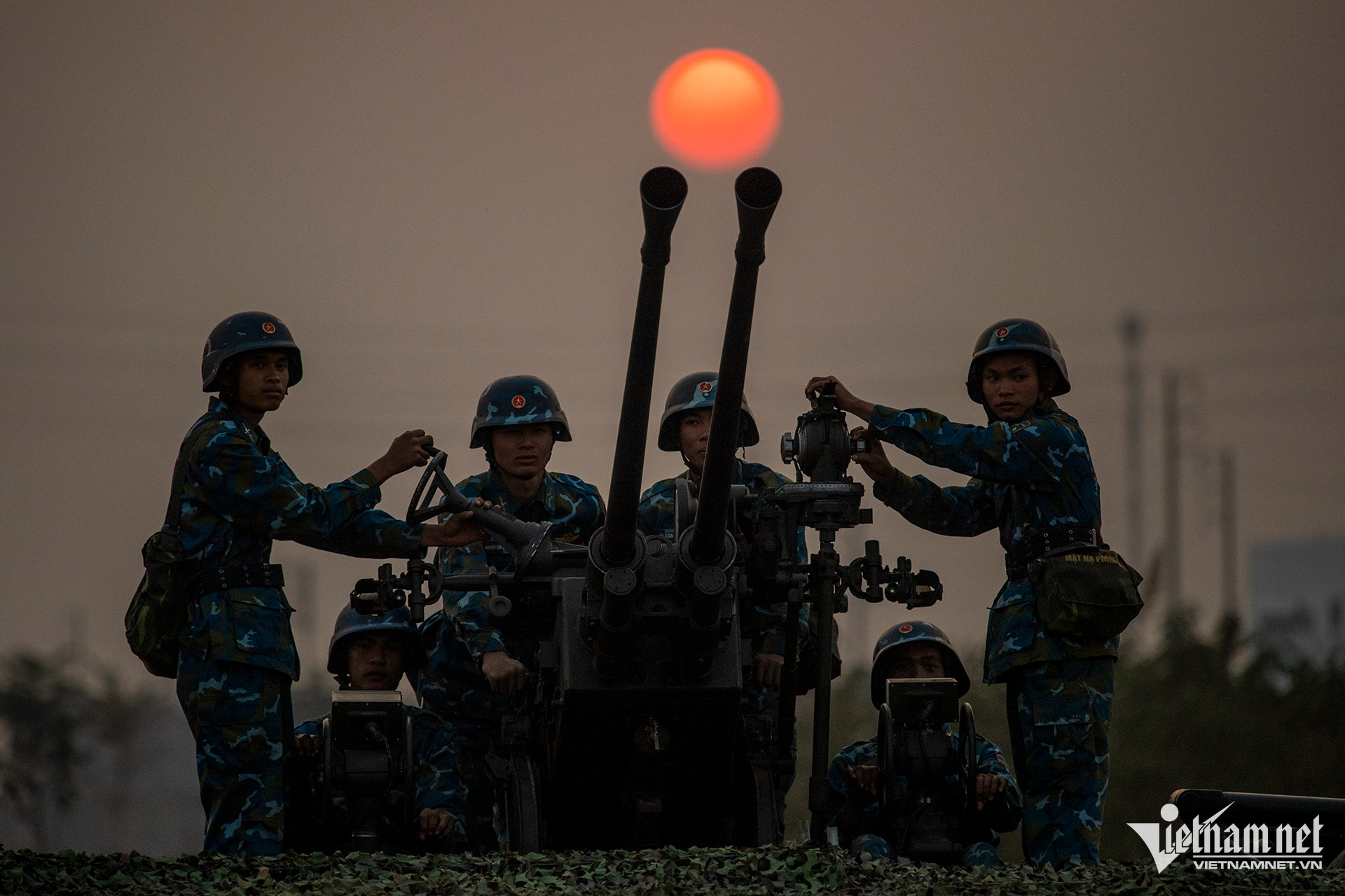 Ph&aacute;o ph&ograve;ng kh&ocirc;ng sẵn s&agrave;ng chiến đấu bảo vệ đại hội đảng lần thứ 14 - Ảnh 18.