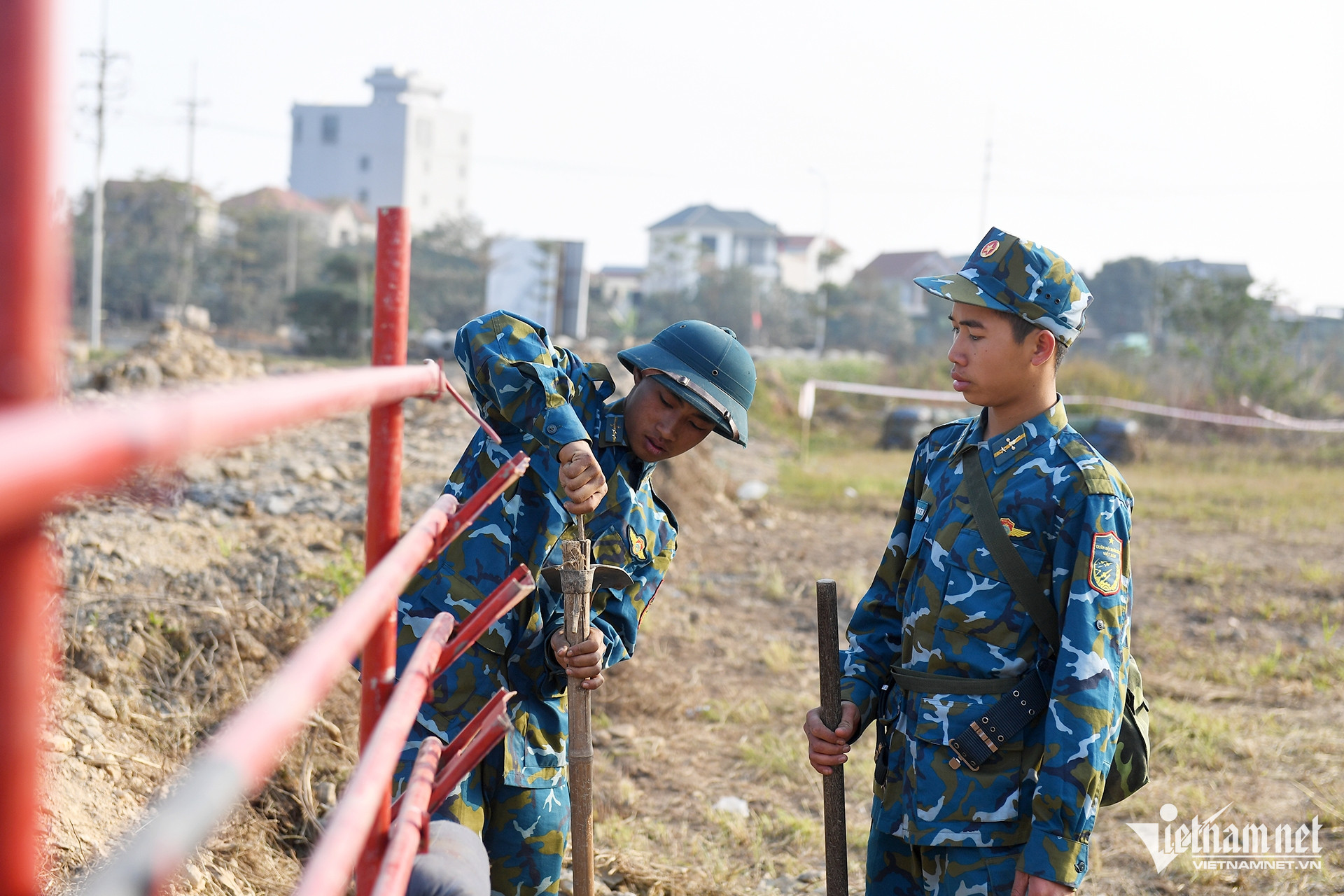 Ph&aacute;o ph&ograve;ng kh&ocirc;ng sẵn s&agrave;ng chiến đấu bảo vệ đại hội đảng lần thứ 14 - Ảnh 5.