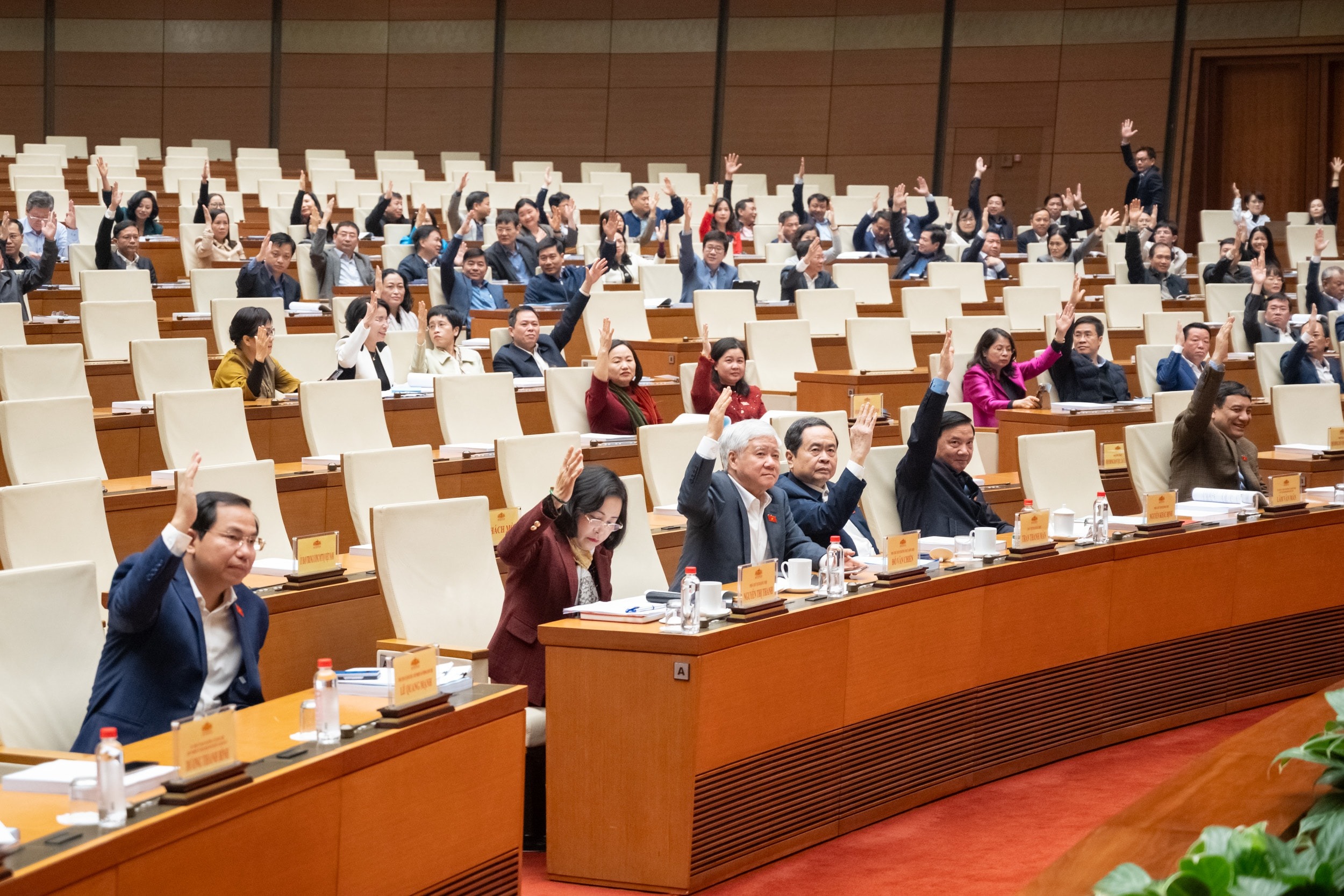 Giới thiệu 122 người ứng cử đại biểu Quốc hội khóa XVI chuyên trách ở Trung ương - Ảnh 1.