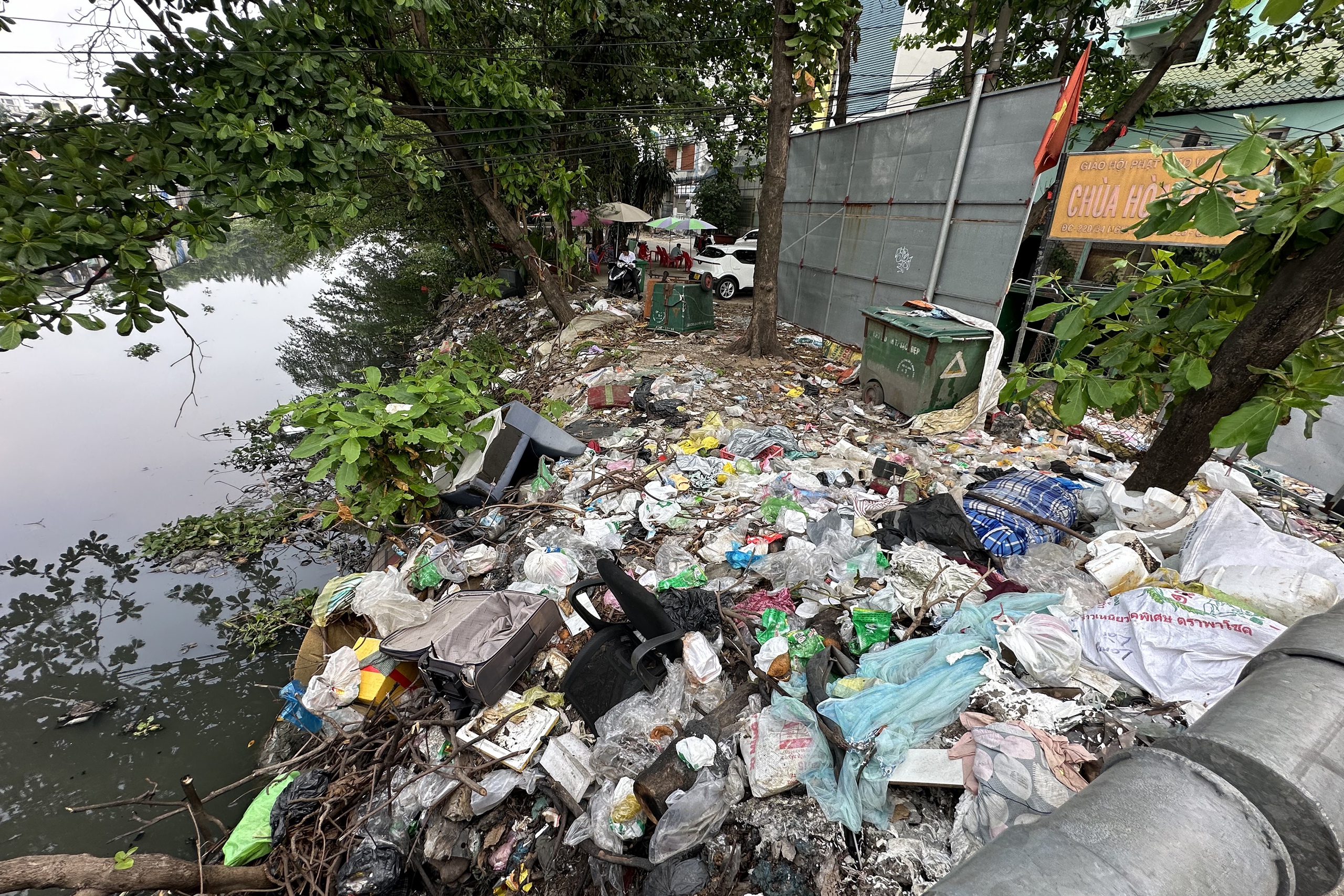 C&aacute;c b&atilde;i r&aacute;c lộ thi&ecirc;n xấu x&iacute; giữa l&ograve;ng th&agrave;nh phố - Ảnh 11.