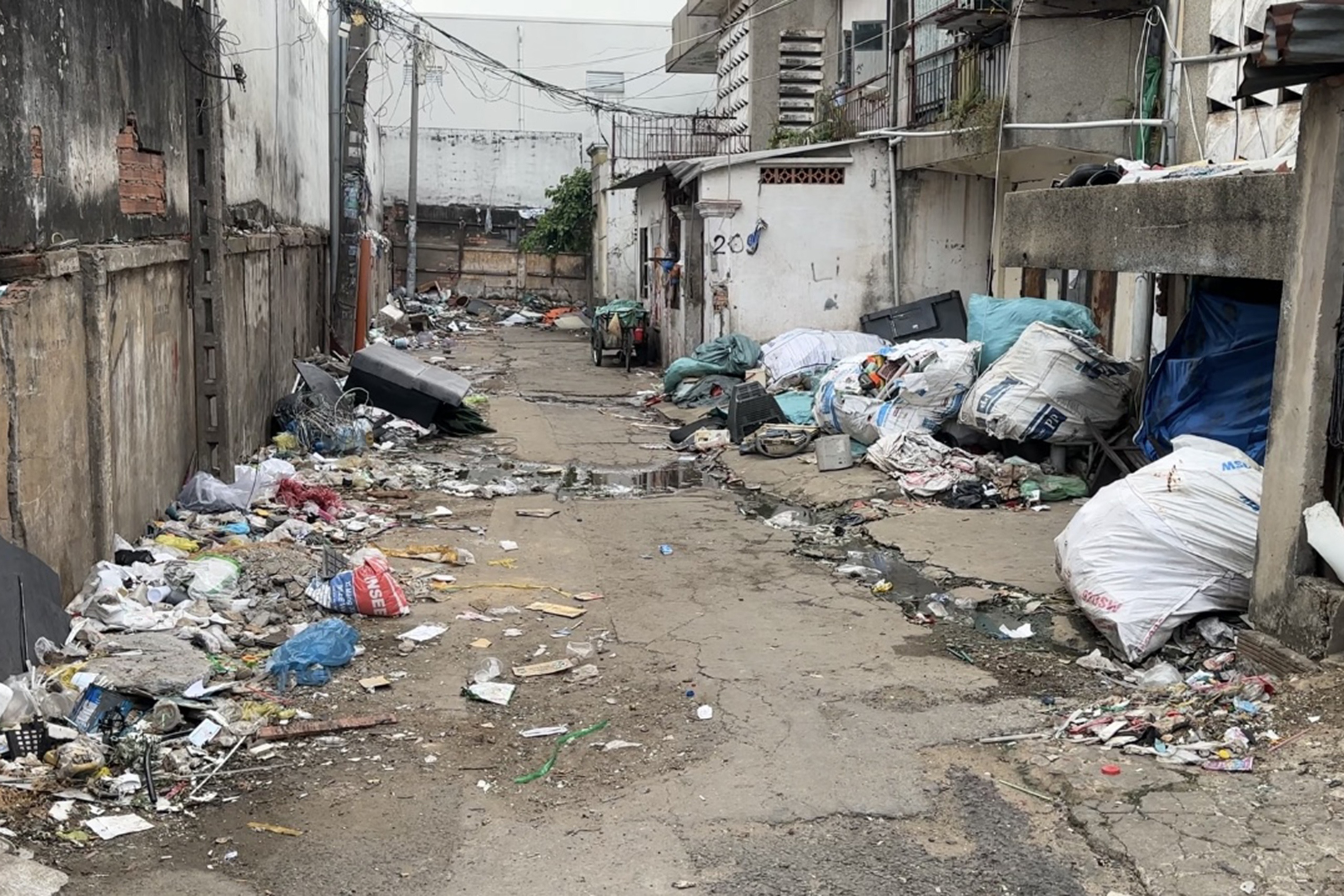 C&aacute;c b&atilde;i r&aacute;c lộ thi&ecirc;n xấu x&iacute; giữa l&ograve;ng th&agrave;nh phố - Ảnh 12.