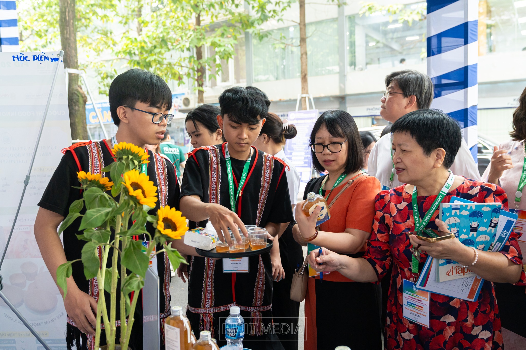 Một trường ĐH có hơn 800 bài báo khoa học trong năm 2025 - Ảnh 1.