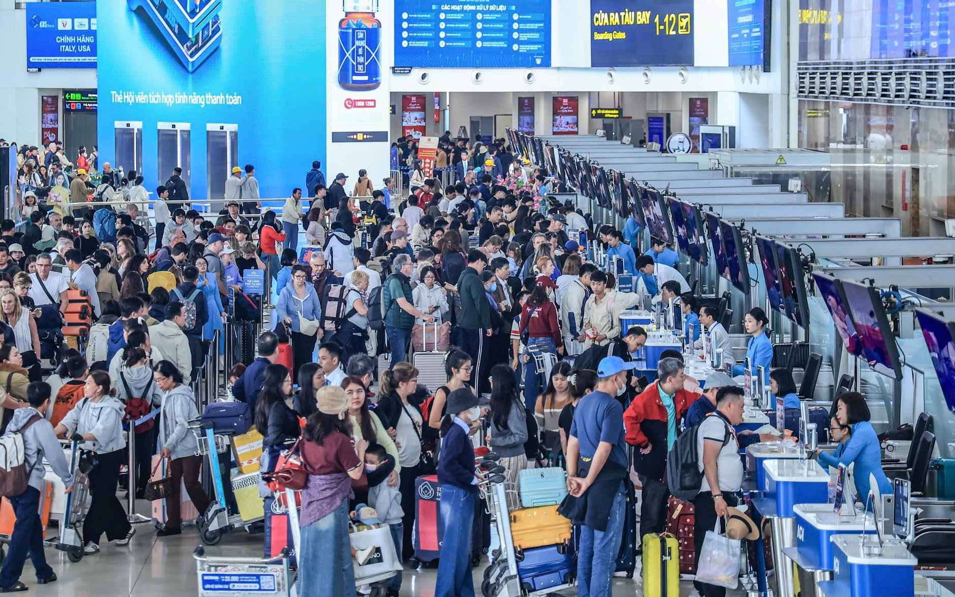 Vé máy bay Tết 2026: Nhiều đường bay sắp kín chỗ, nguồn cung có đáp ứng kịp nhu cầu tăng cao? - Ảnh 2.