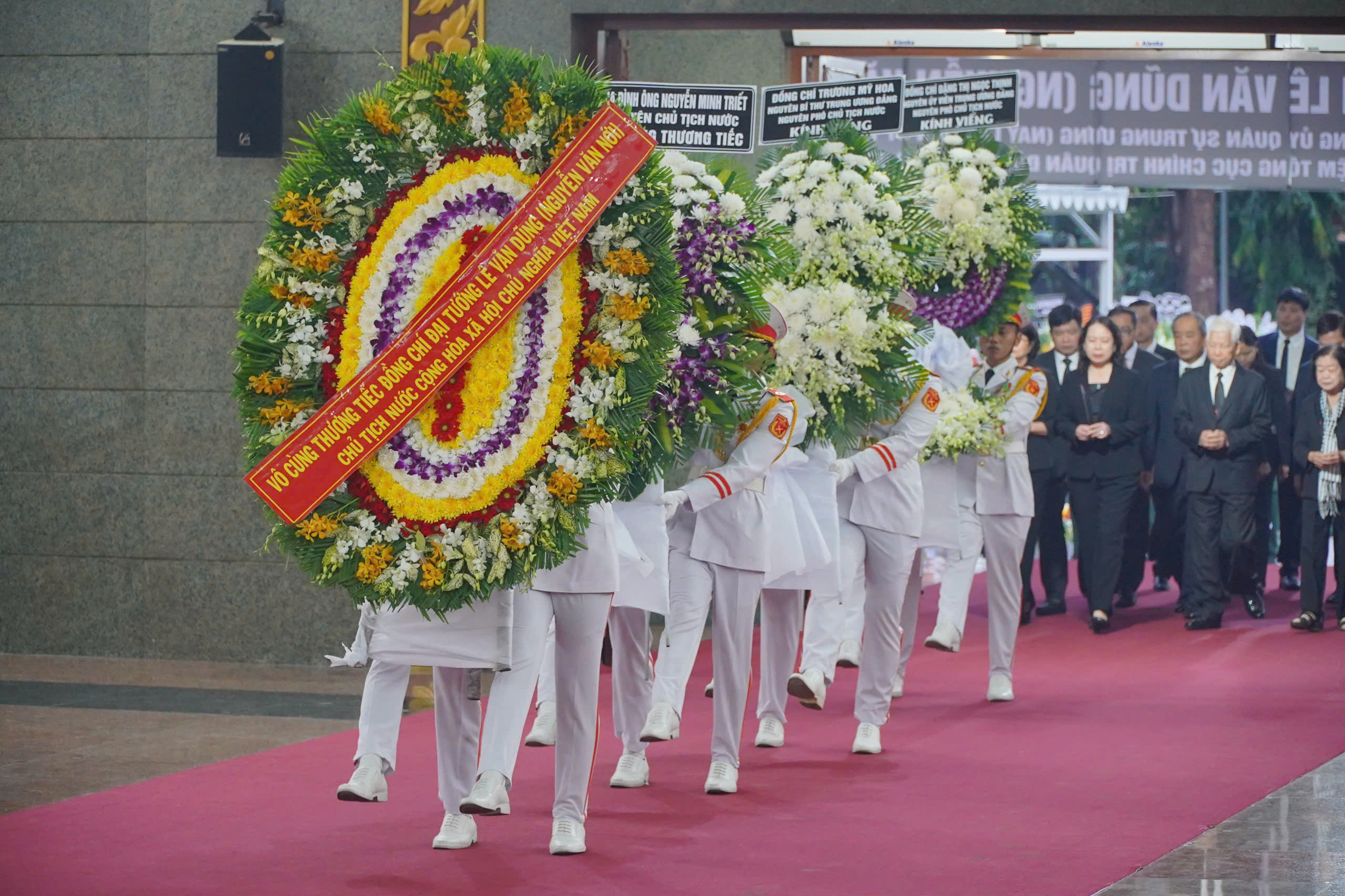 L&atilde;nh đạo, nguy&ecirc;n l&atilde;nh đạo Trung ương v&agrave; TPHCM đến viếng Đại tướng L&ecirc; Văn Dũng - Ảnh 7.