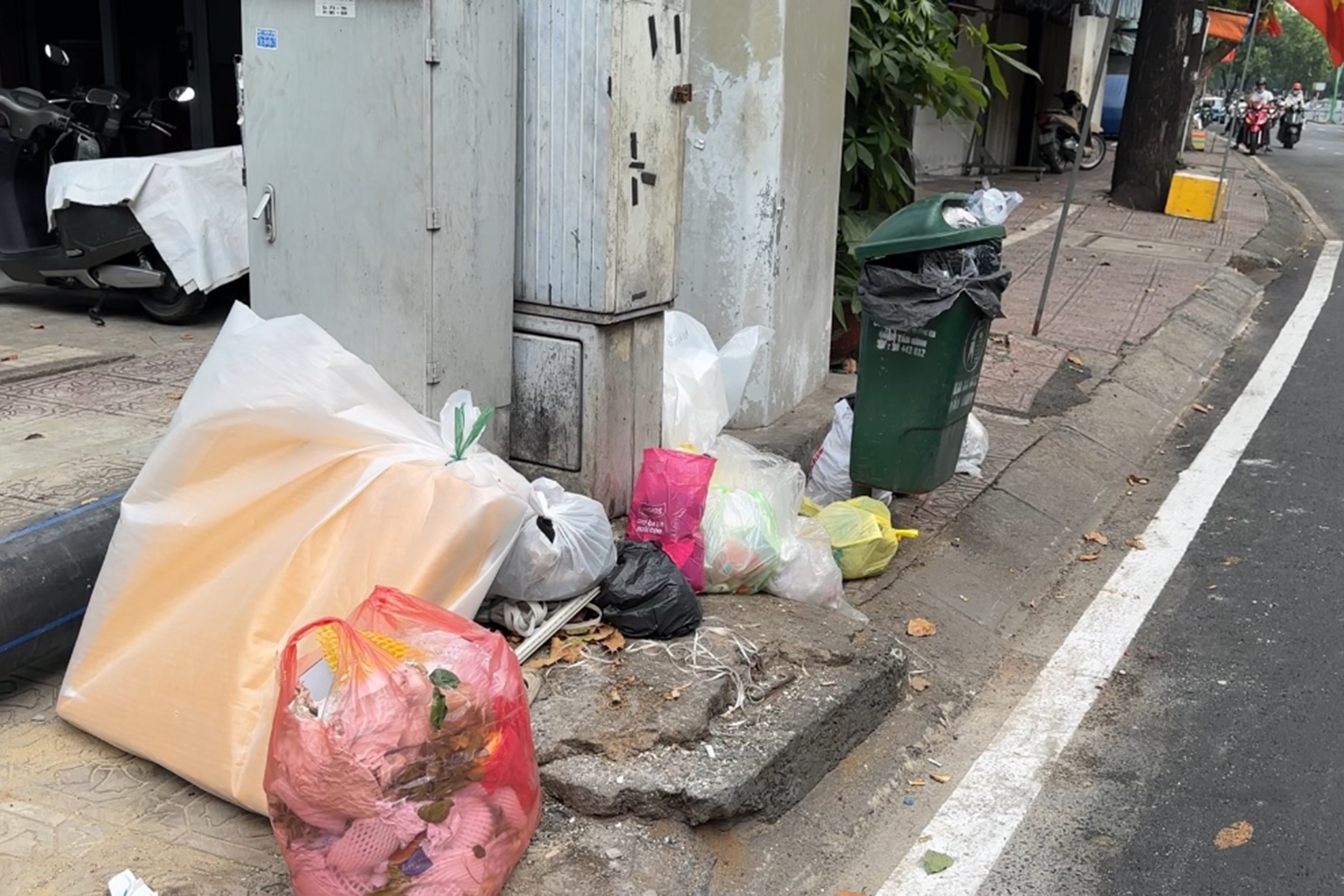 C&aacute;c b&atilde;i r&aacute;c lộ thi&ecirc;n xấu x&iacute; giữa l&ograve;ng th&agrave;nh phố - Ảnh 9.