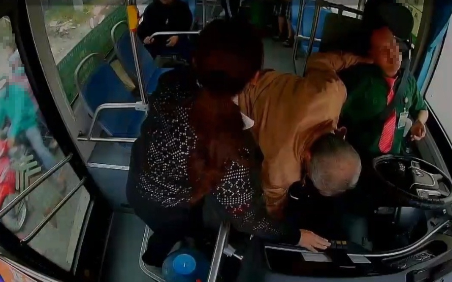 Đột quỵ giữa d&ograve;ng s&ocirc;ng Đồng Nai, người đ&agrave;n &ocirc;ng tho&aacute;t nguy nhờ cấp cứu kịp thời - Ảnh 2.