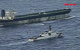 Mỹ bắt th&ecirc;m t&agrave;u chở dầu giữa biển Caribe l&uacute;c rạng s&aacute;ng  - Ảnh 2.