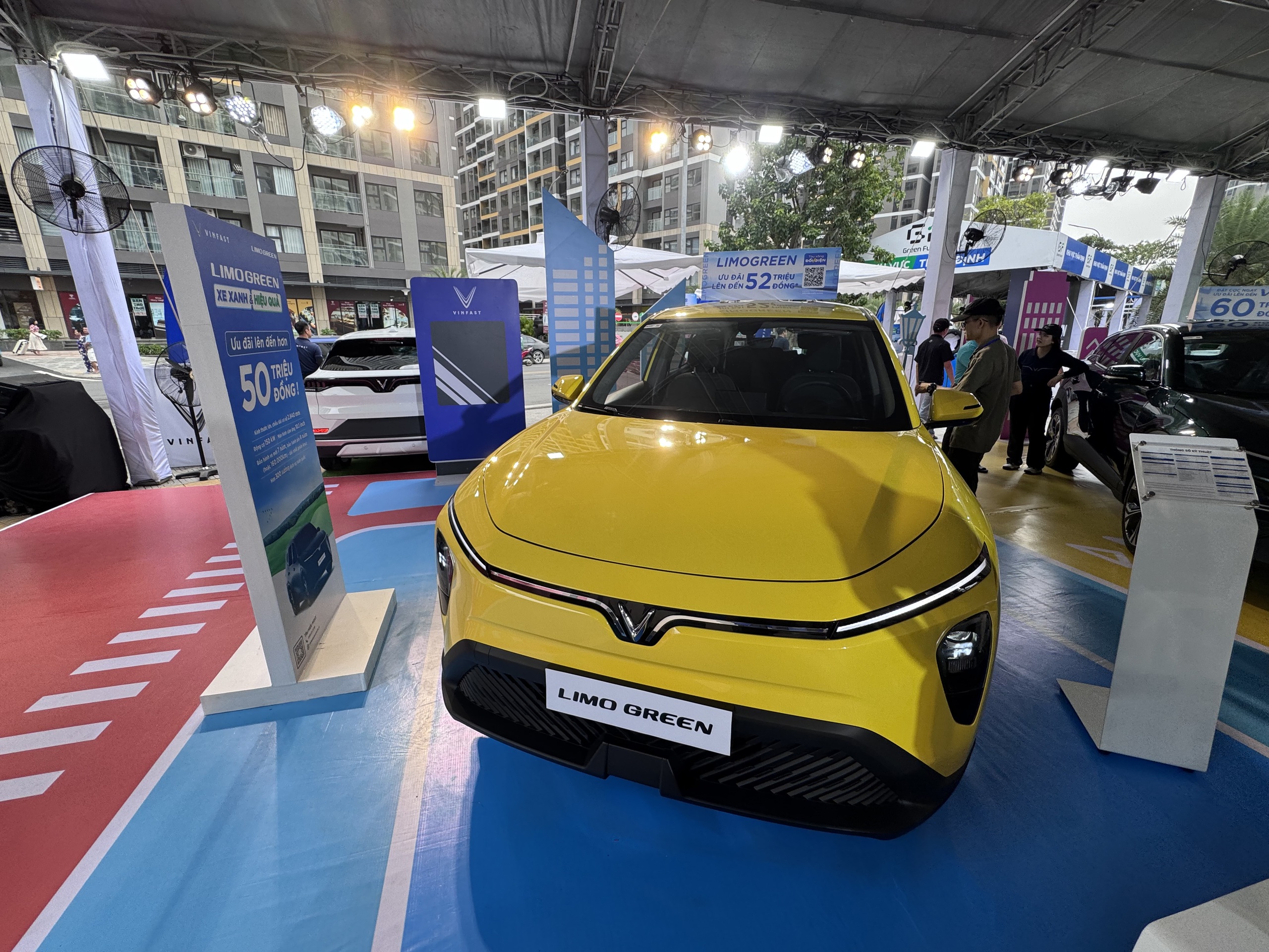 Mẫu xe điện VinFast Limo Green bán gần 11.000 chiếc trong 1 tháng - Ảnh 1. Mẫu xe điện VinFast Limo Green bán gần 11.000 chiếc trong 1 tháng - Ảnh 1.