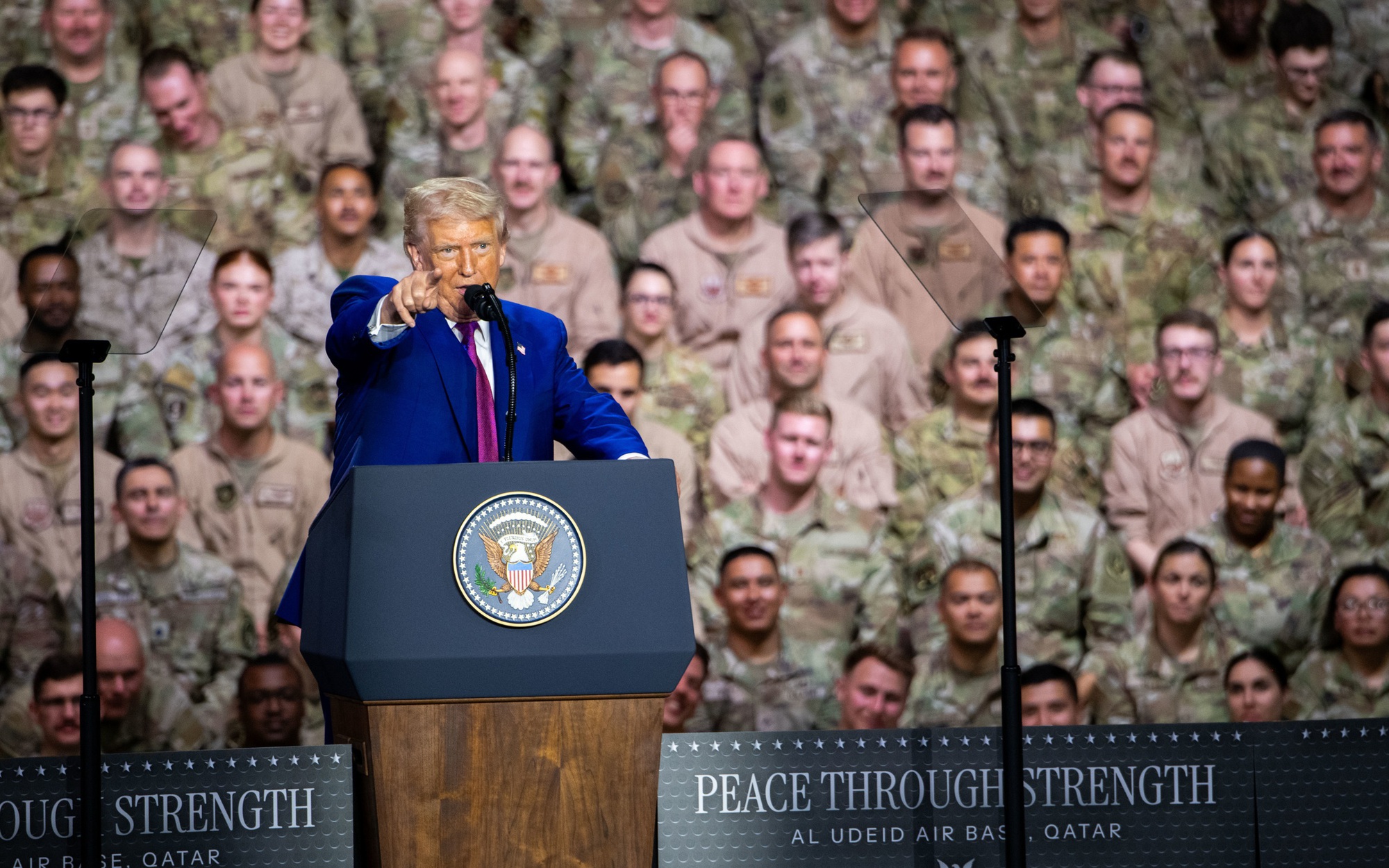 Dấu hiệu n&oacute;ng: H&agrave;ng loạt m&aacute;y bay tiếp liệu của Mỹ nối nhau rời căn cứ ở Qatar - Ảnh 2.