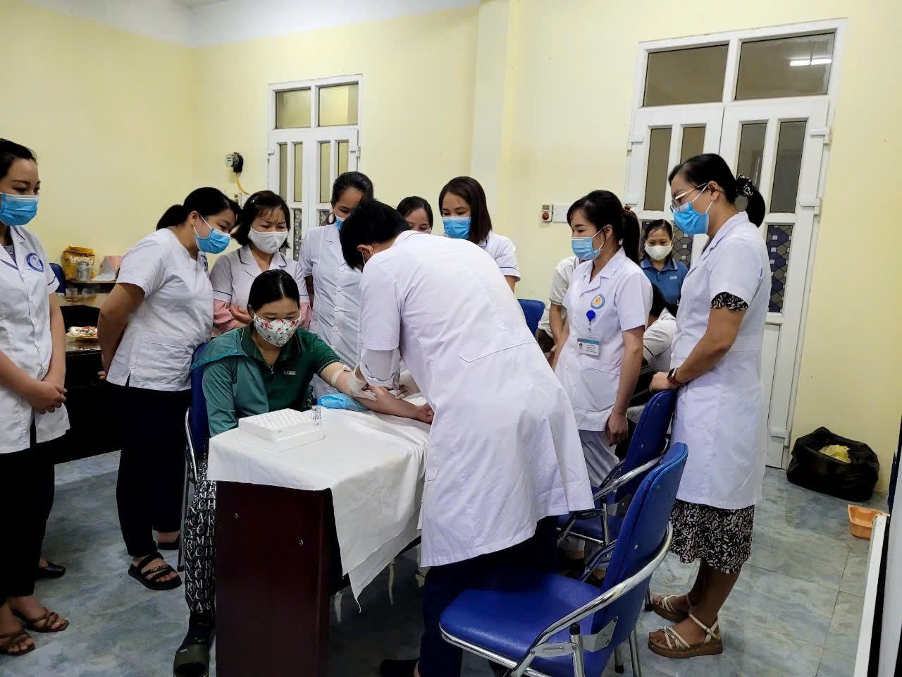 B&agrave;i thi cuộc thi viết "Người thầy thuốc trong t&ocirc;i": Nữ b&aacute;c sĩ gieo mầm xanh, ngăn bi kịch - Ảnh 3.