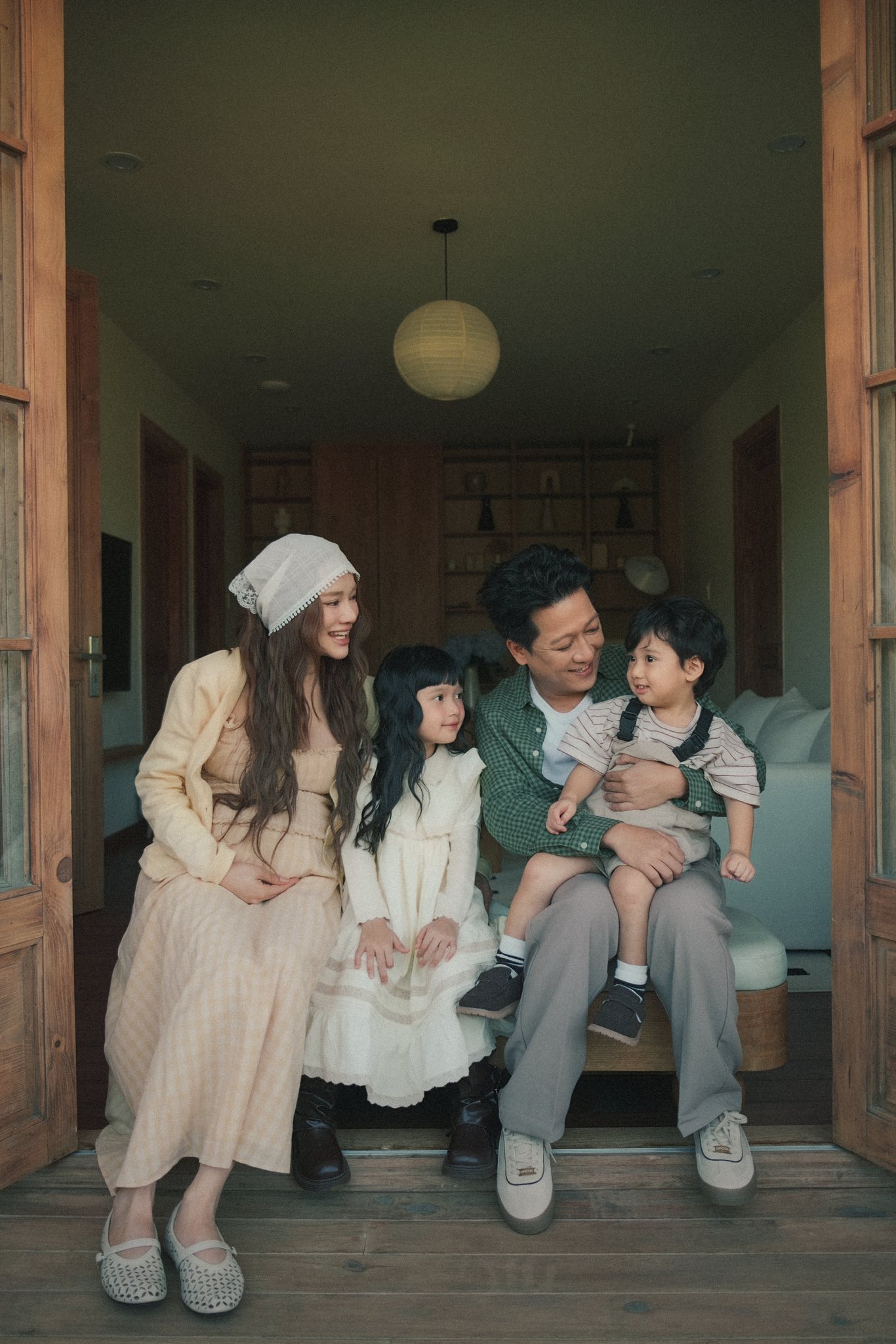 Nhã Phương hạnh phúc bên Trường Giang và các con tại Đà Lạt - Ảnh 9.