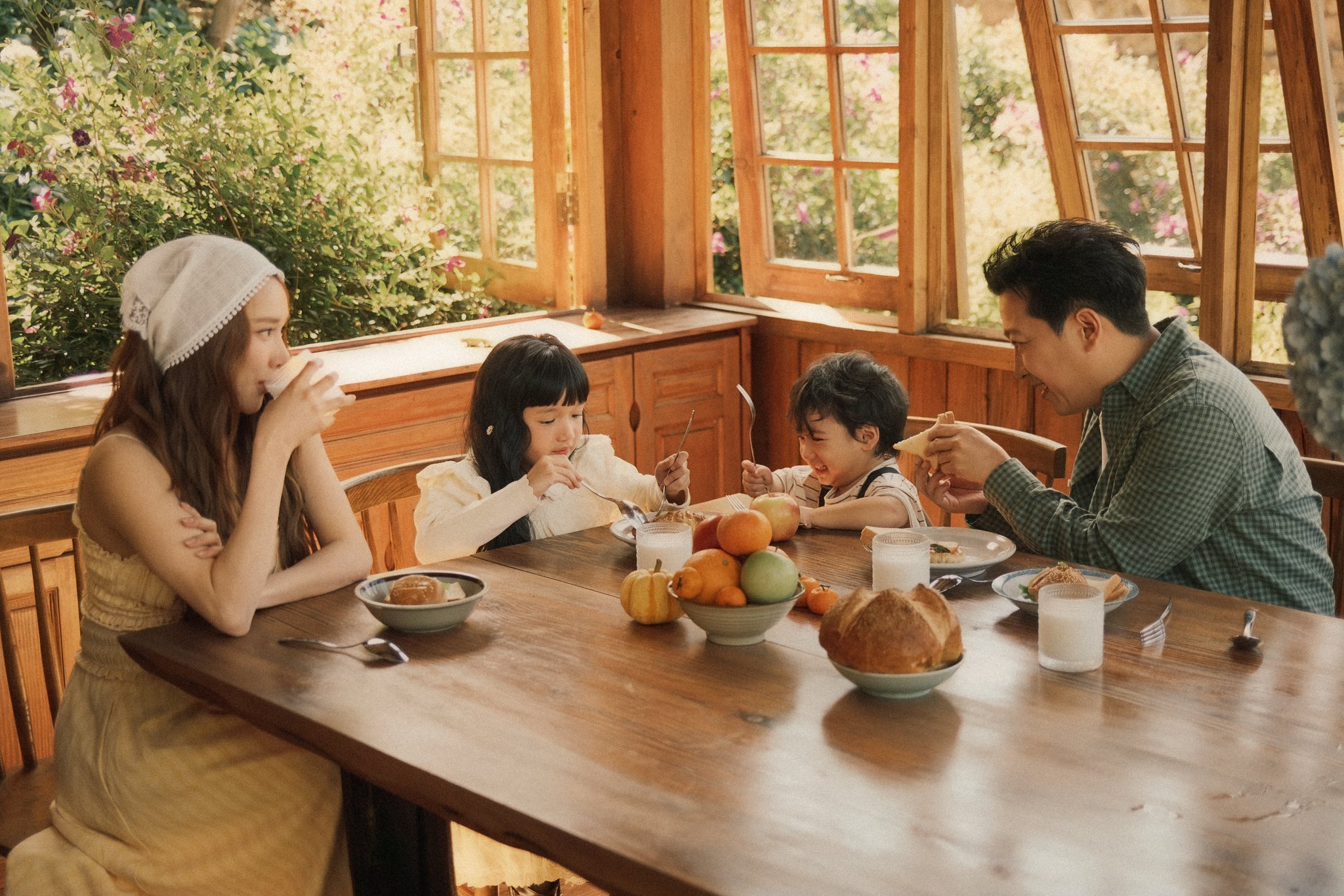 Nhã Phương hạnh phúc bên Trường Giang và các con tại Đà Lạt - Ảnh 8.