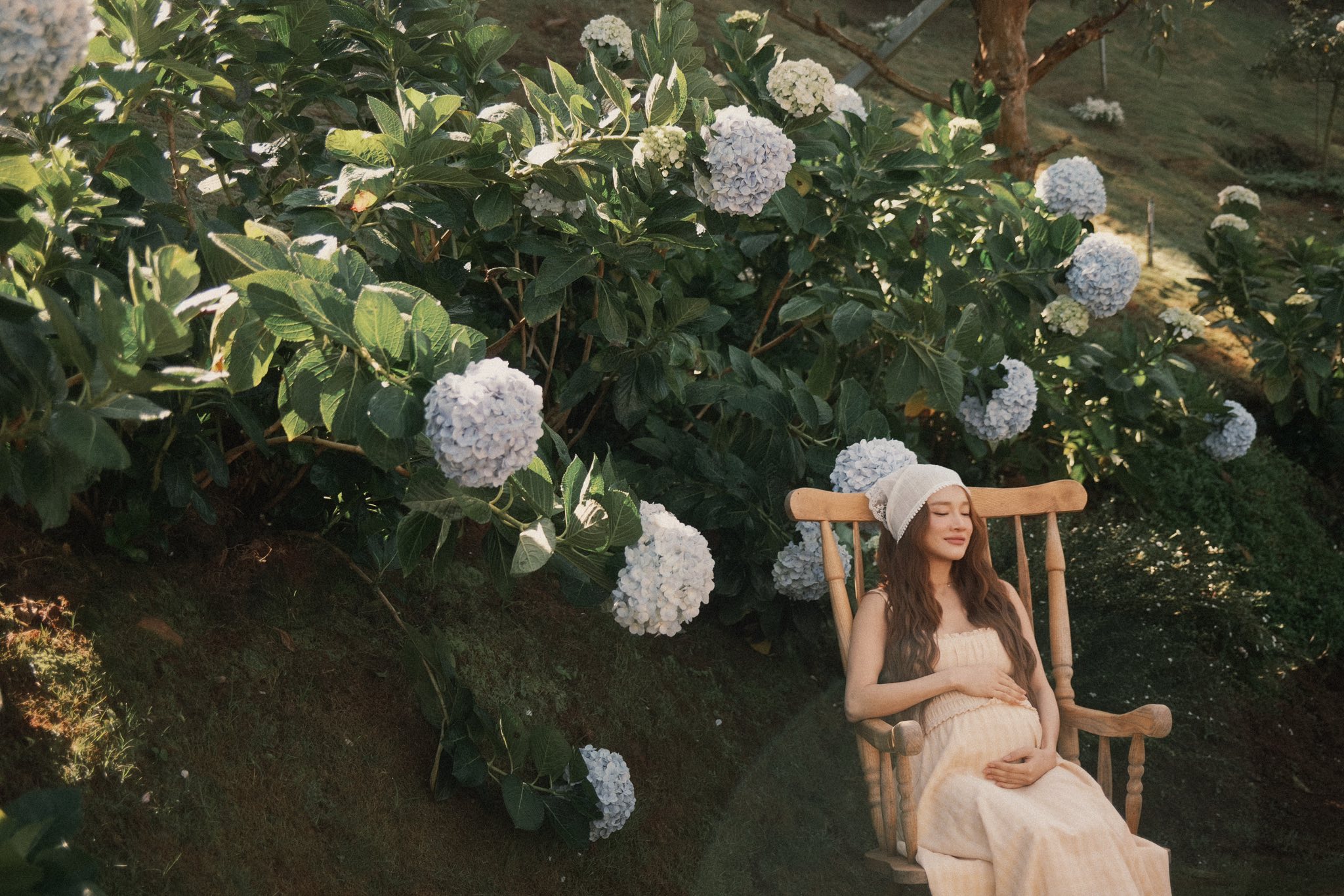 Nhã Phương hạnh phúc bên Trường Giang và các con tại Đà Lạt - Ảnh 4.