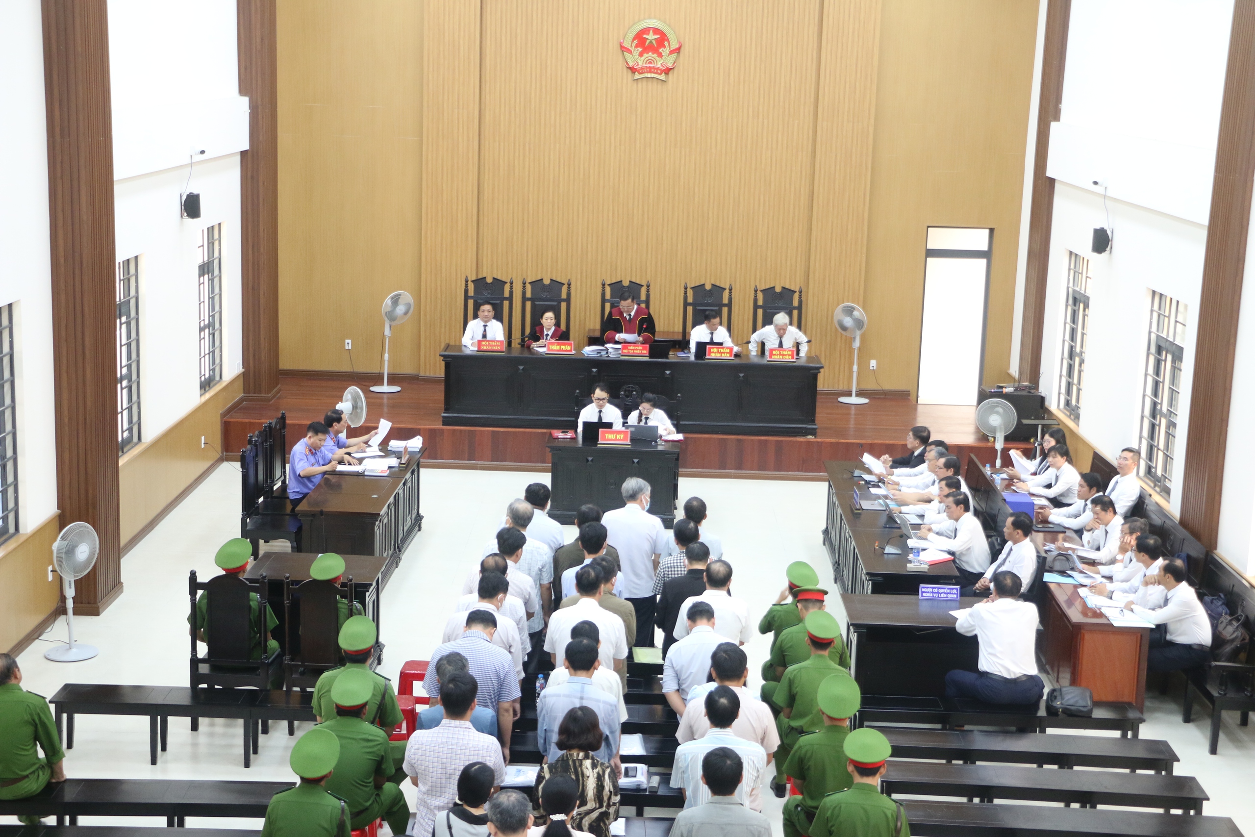Lộ diện sai phạm của 3 cựu Phó Chủ tịch UBND TP Long Xuyên , An Giang - Ảnh 1.