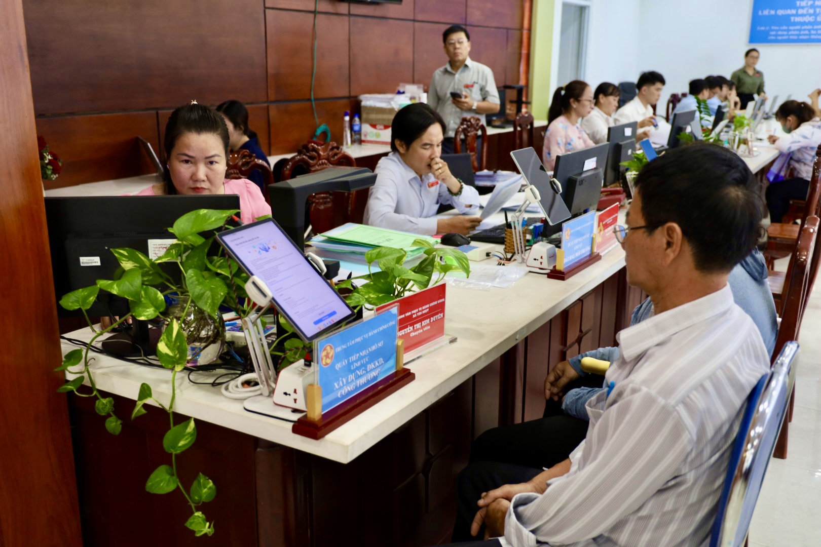 TPHCM triển khai vay vốn hỗ trợ việc làm cho cán bộ nghỉ việc - Ảnh 1.