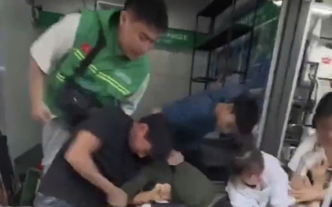 Vụ x&ocirc; x&aacute;t gần trụ sở UBND tỉnh Kh&aacute;nh H&ograve;a: Chủ đầu tư quản l&yacute; ki-ốt bất ngờ k&ecirc;u cứu - Ảnh 3.