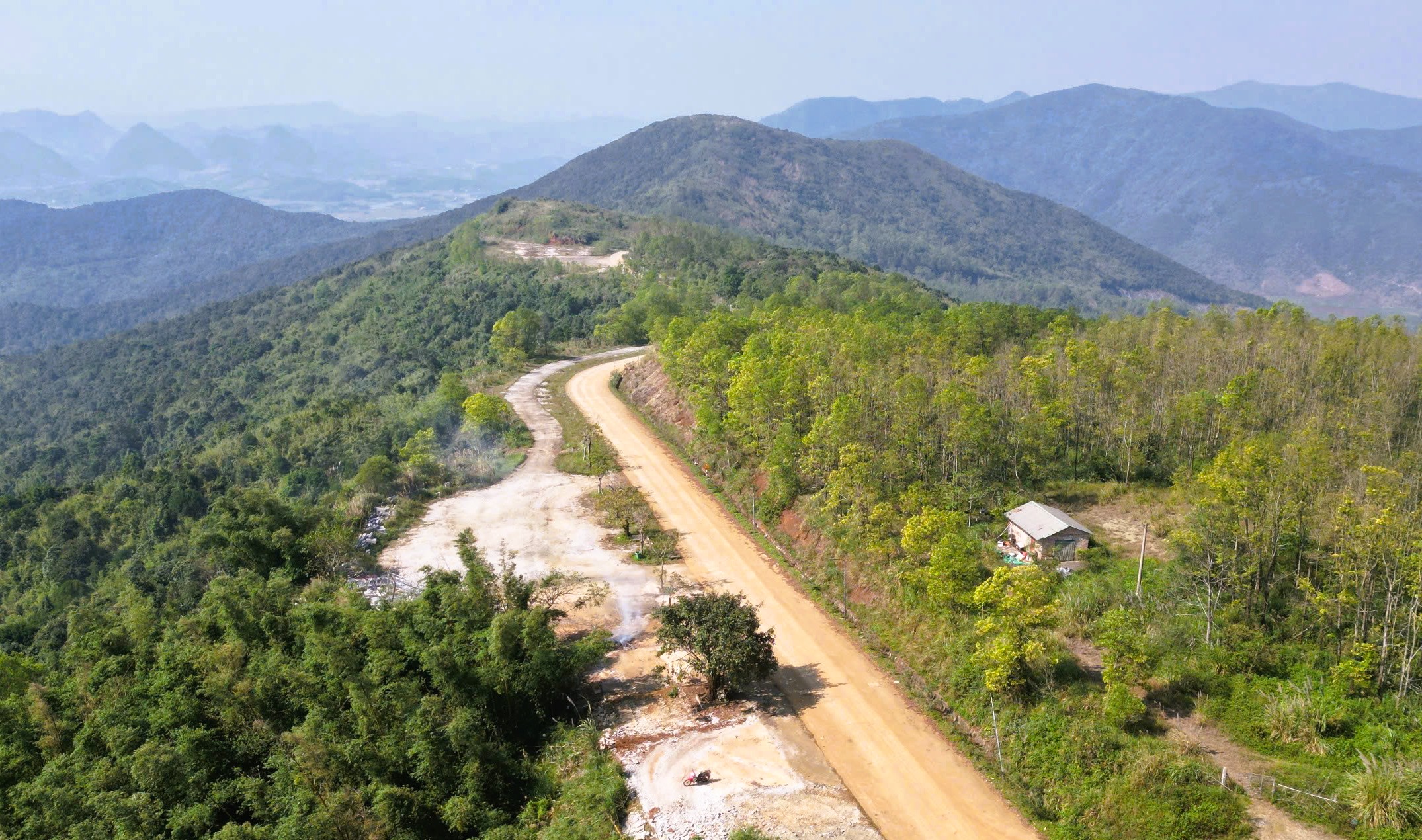 Huyệt đạo thi&ecirc;ng tr&ecirc;n n&uacute;i Nưa trong diện mạo mới - Ảnh 8.