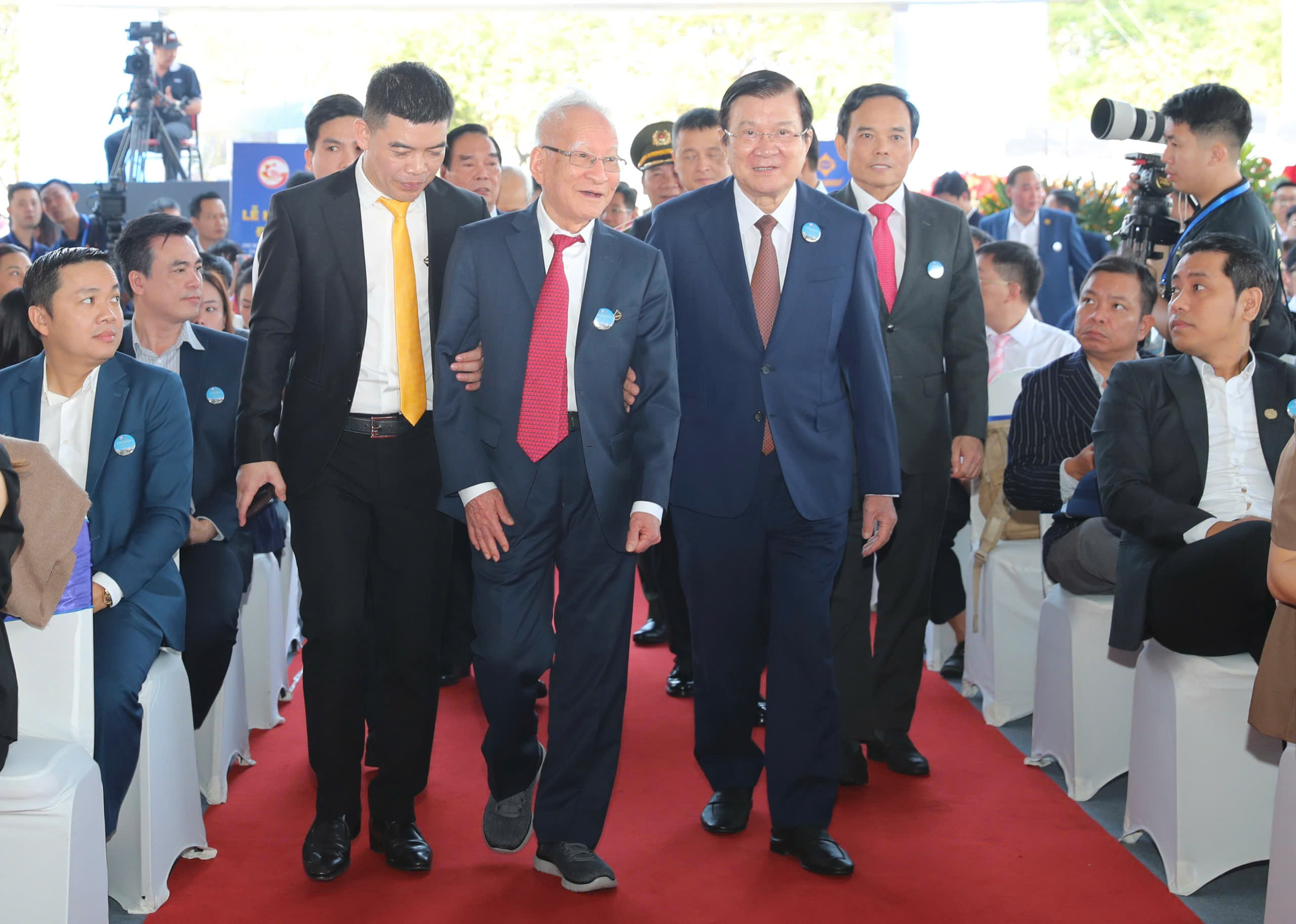 Sáng nay, TP HCM đồng loạt khởi công, động thổ 4 dự án hạ tầng - Ảnh 1.