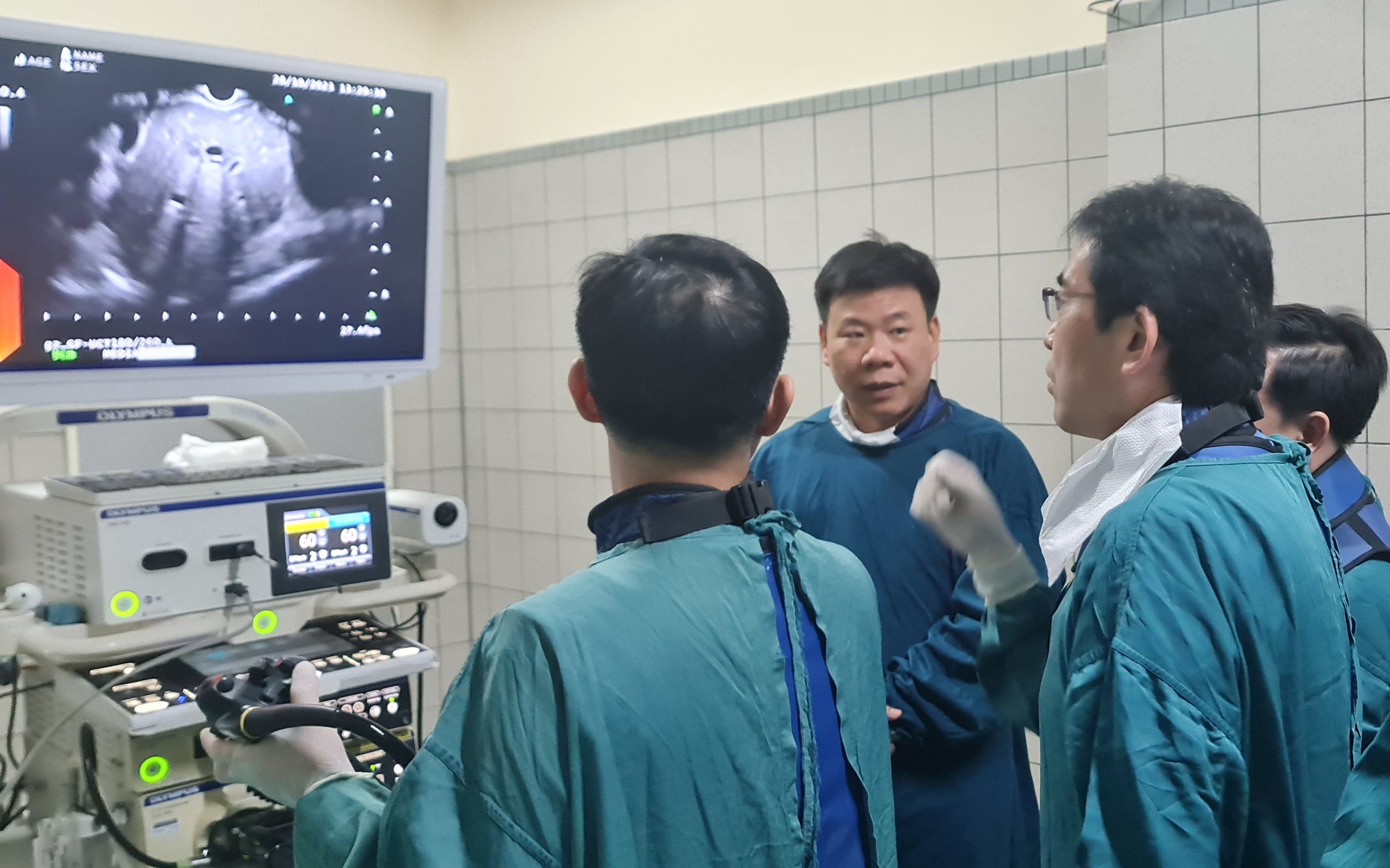 Đang khỏe mạnh, người đ&agrave;n &ocirc;ng 41 tuổi bất ngờ nhập viện v&igrave; xuất huyết ti&ecirc;u h&oacute;a - Ảnh 2.
