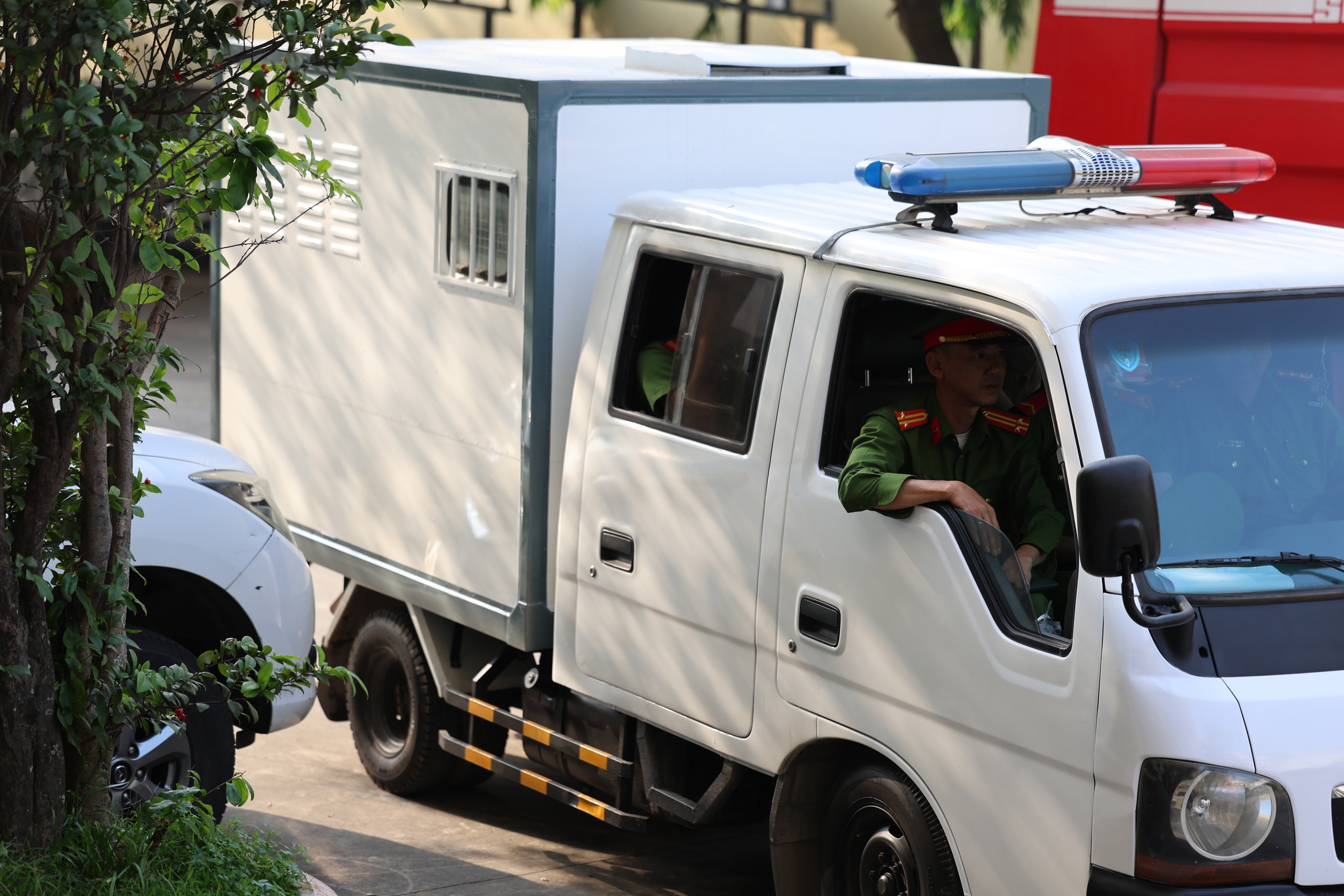 Vụ &aacute;n li&ecirc;n quan Nguyễn Phương Hằng: H&igrave;nh ảnh dẫn giải chủ k&ecirc;nh YouTube Lan Đinh s&aacute;ng nay - Ảnh 3.