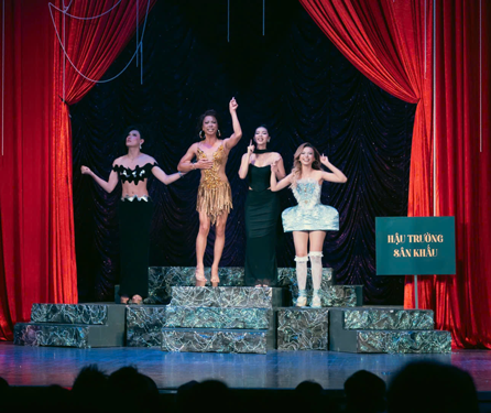 Diện mạo mới của s&acirc;n khấu h&ocirc;m nay - Ảnh 2.