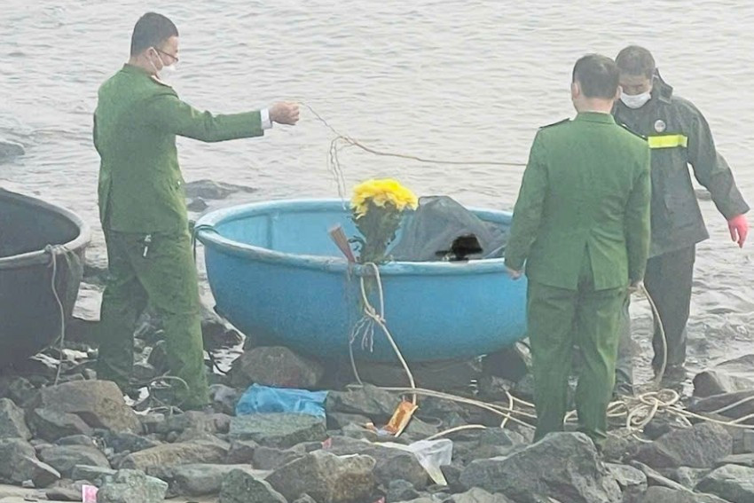 Hà Tĩnh: Phát hiện một thi thể là nam giới trôi dạt trên biển  - Ảnh 1.