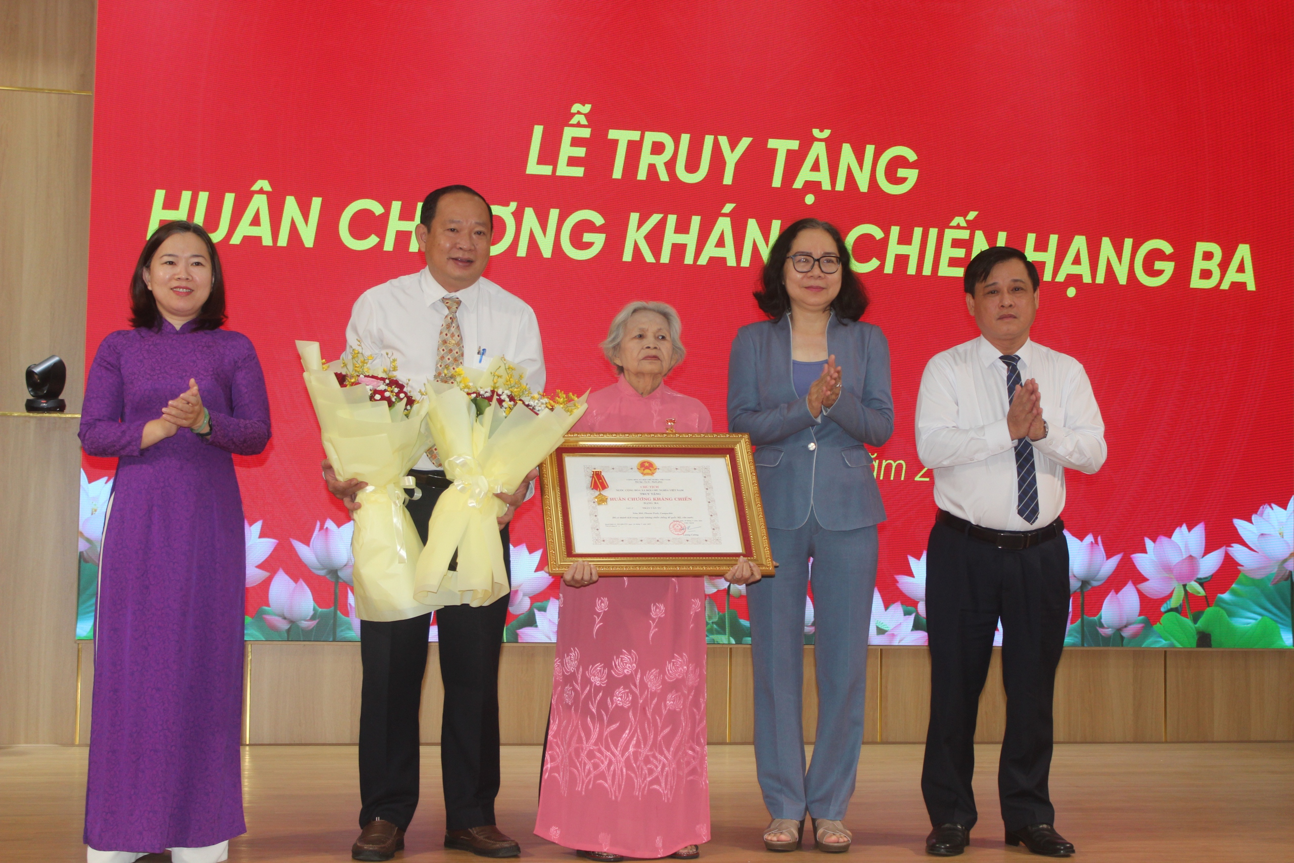 Truy tặng Huân chương kháng chiến hạng Ba cho liệt sĩ Trần Văn Tư - Ảnh 1.